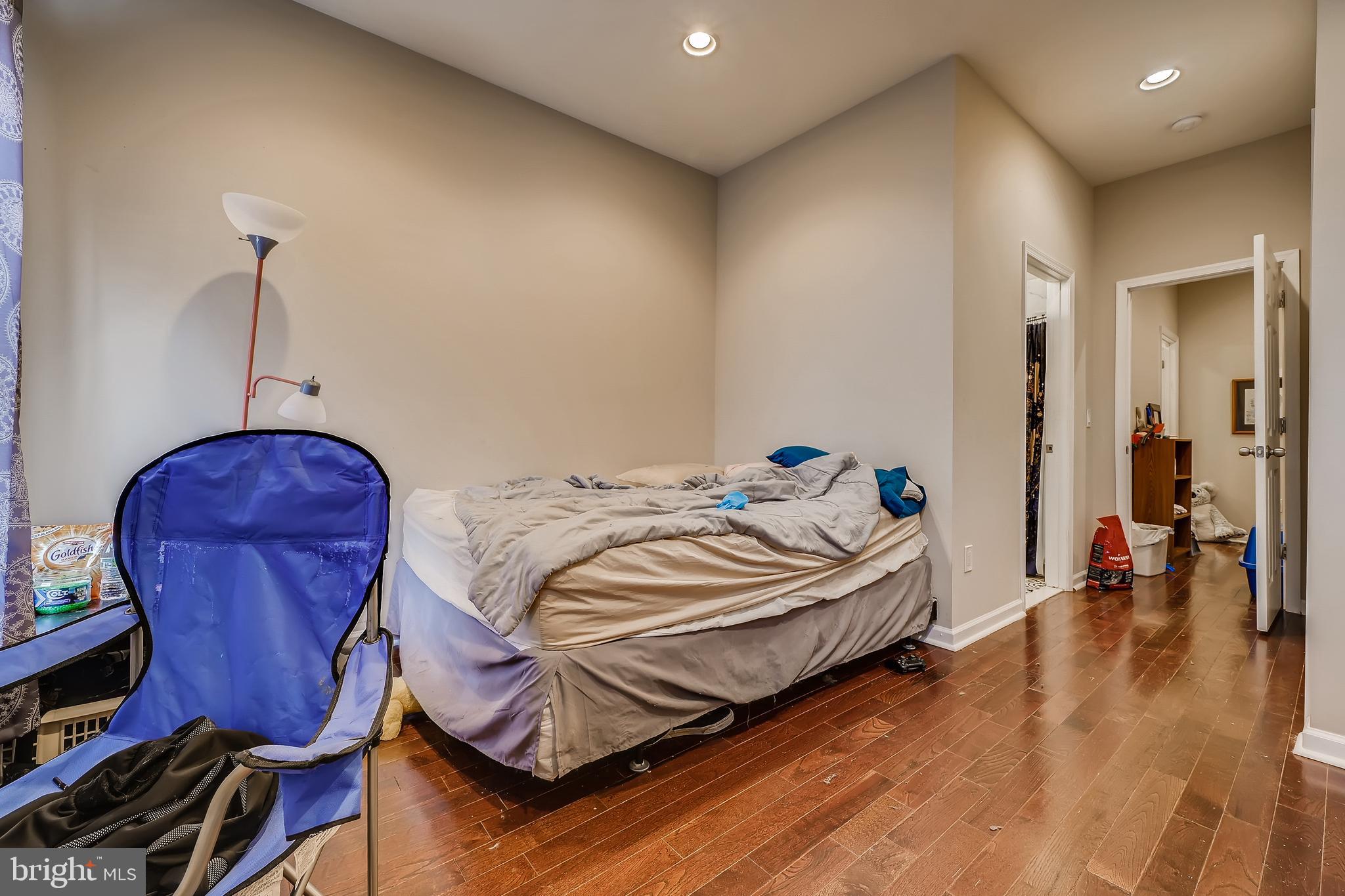 MILTON MONTFORD - Residential