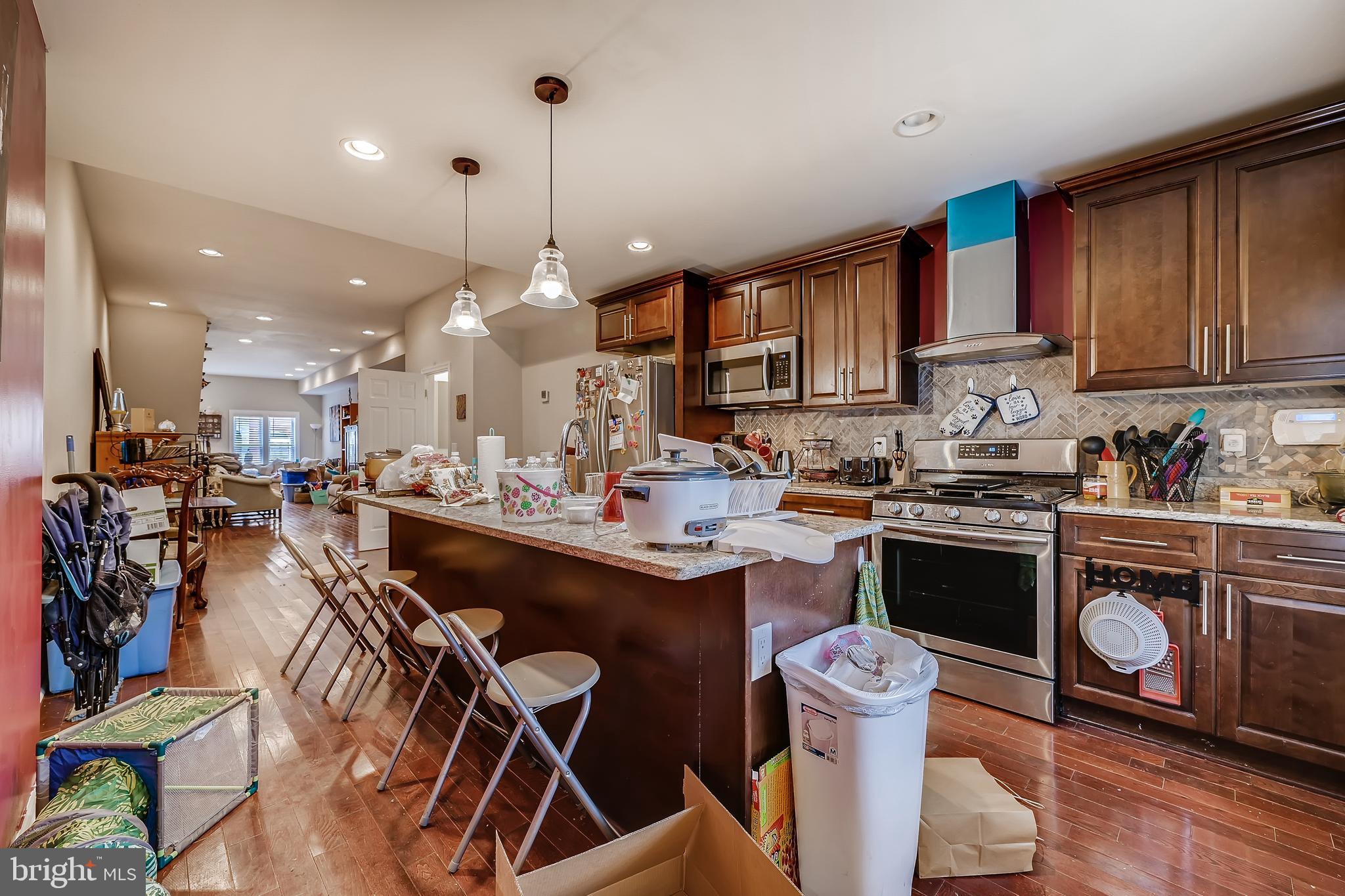 MILTON MONTFORD - Residential