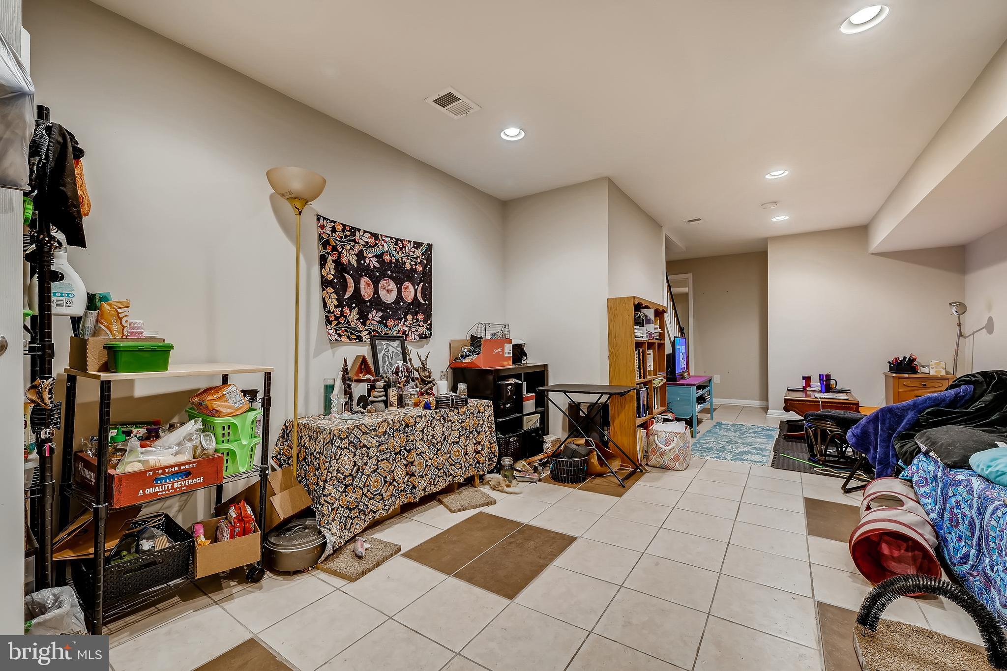 MILTON MONTFORD - Residential