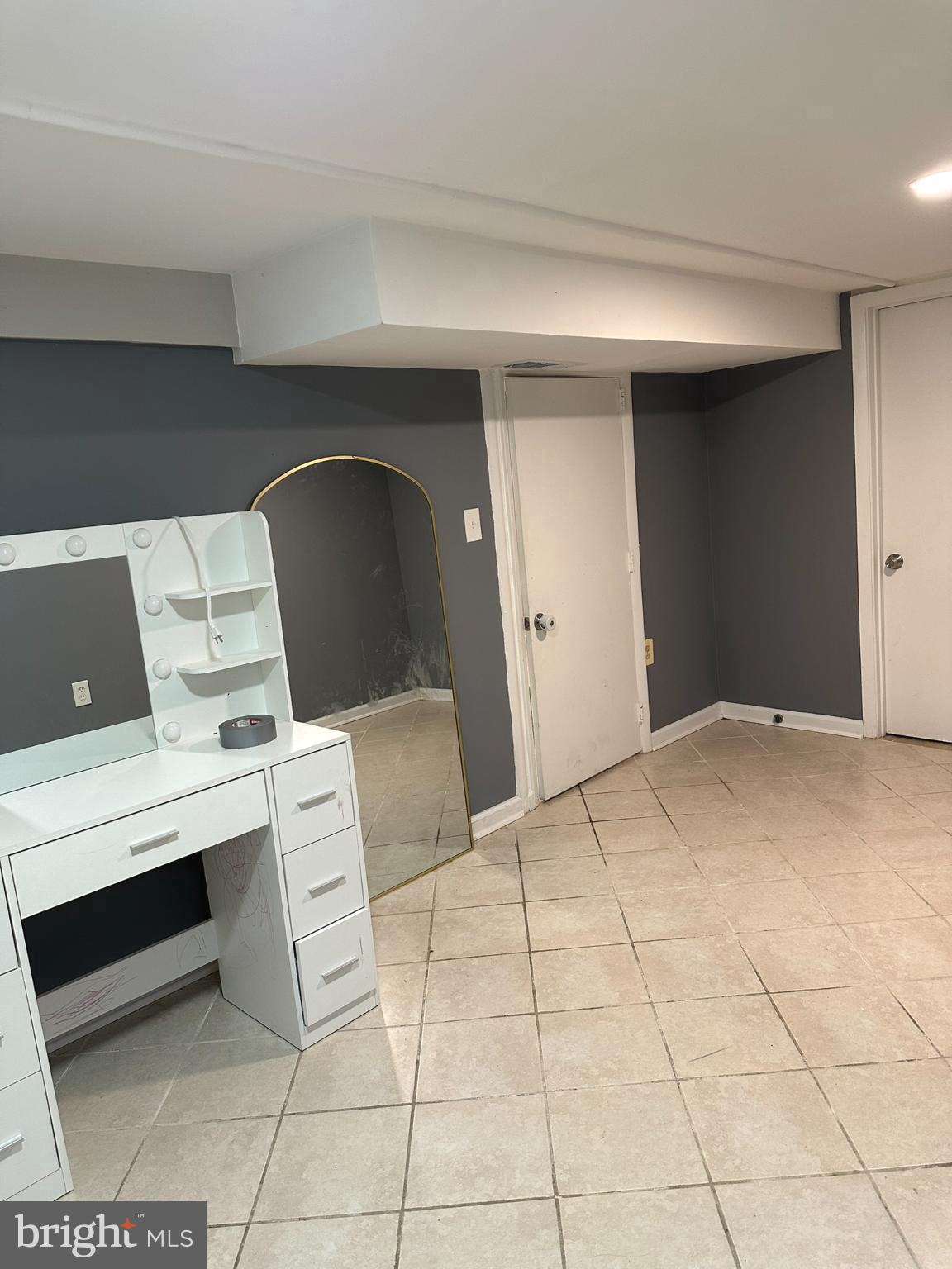 CATONSVILLE MANOR - Residential