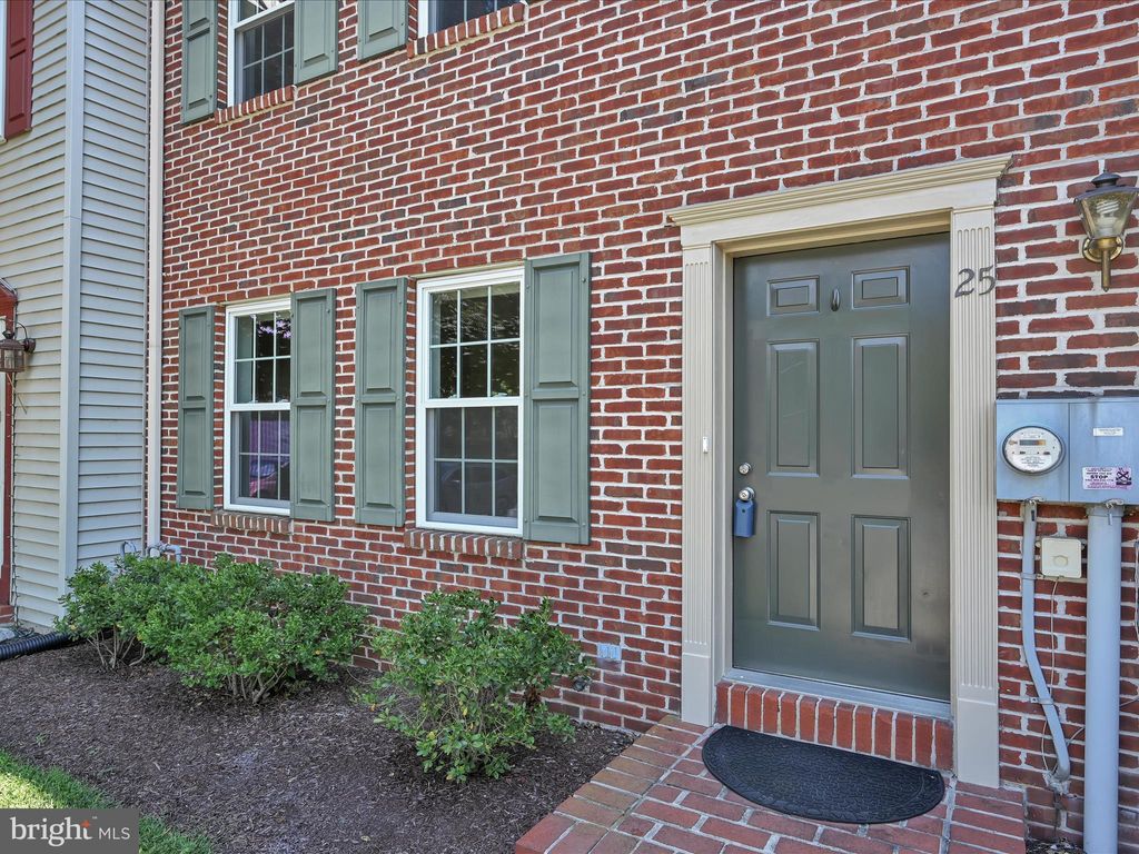 Photo of 25 PENNWICK DR, LITITZ, PA 17543 (MLS # PALA2039380)