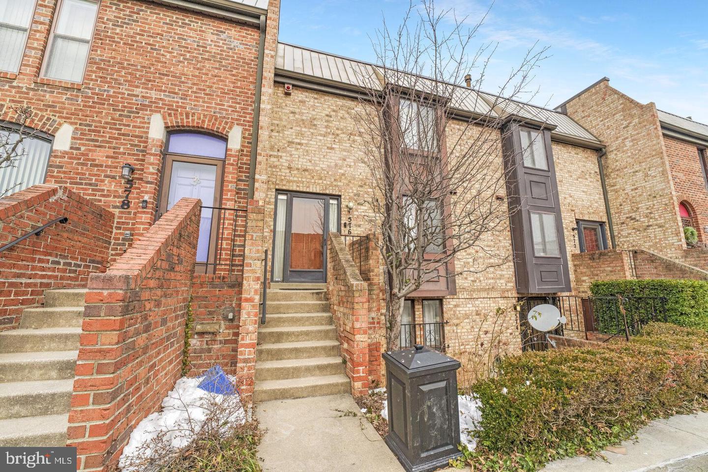 576 BRUMMEL COURT NW 576