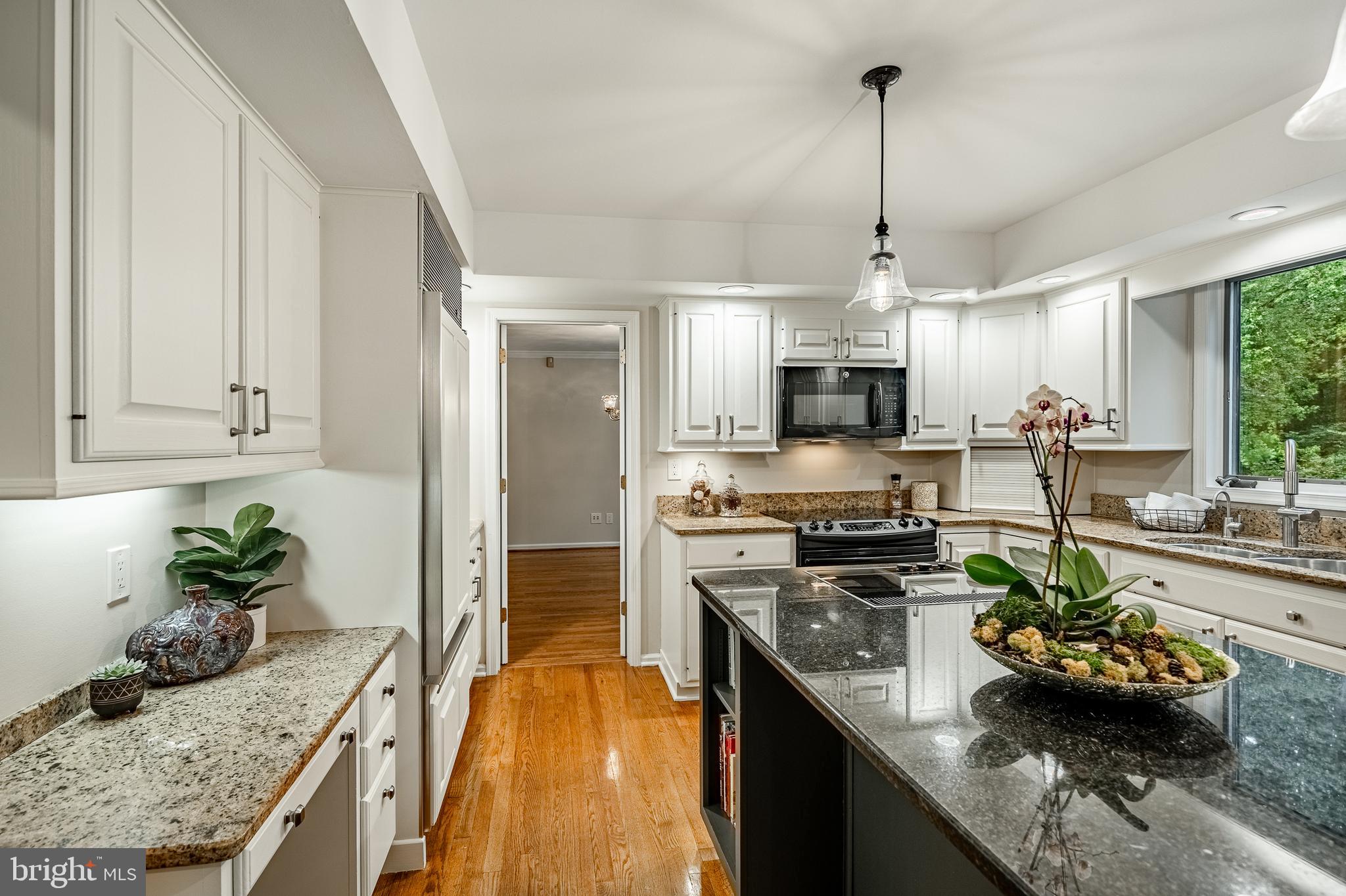 WHITE CHIMNEYS - Residential