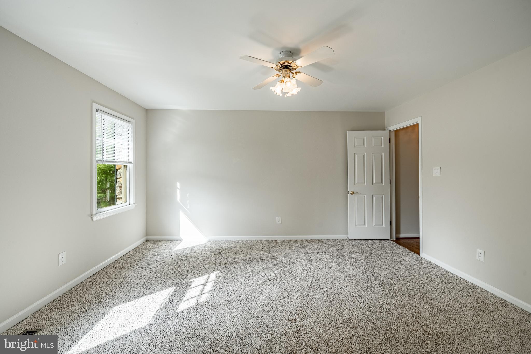 WHITE CHIMNEYS - Residential