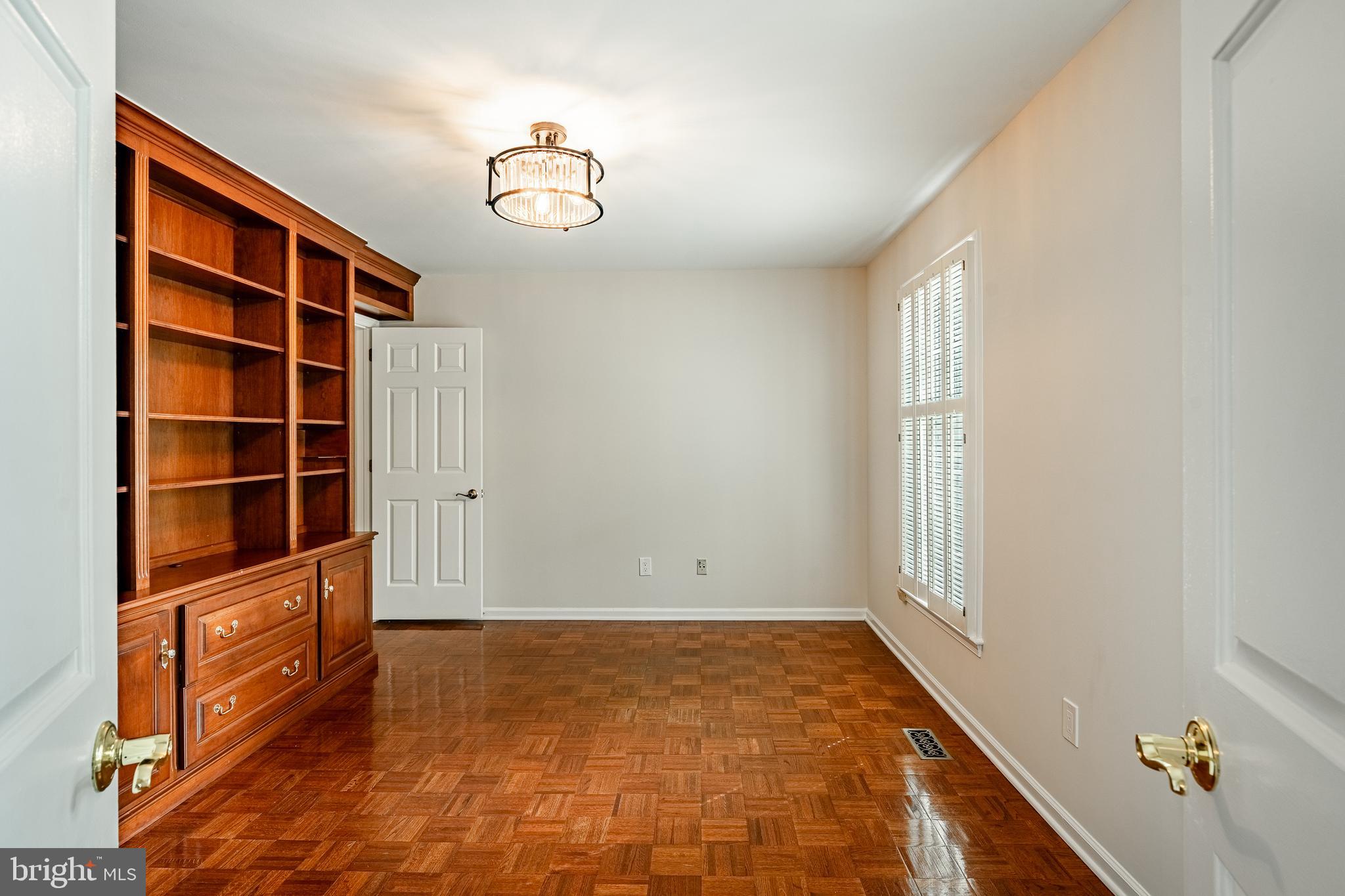 WHITE CHIMNEYS - Residential