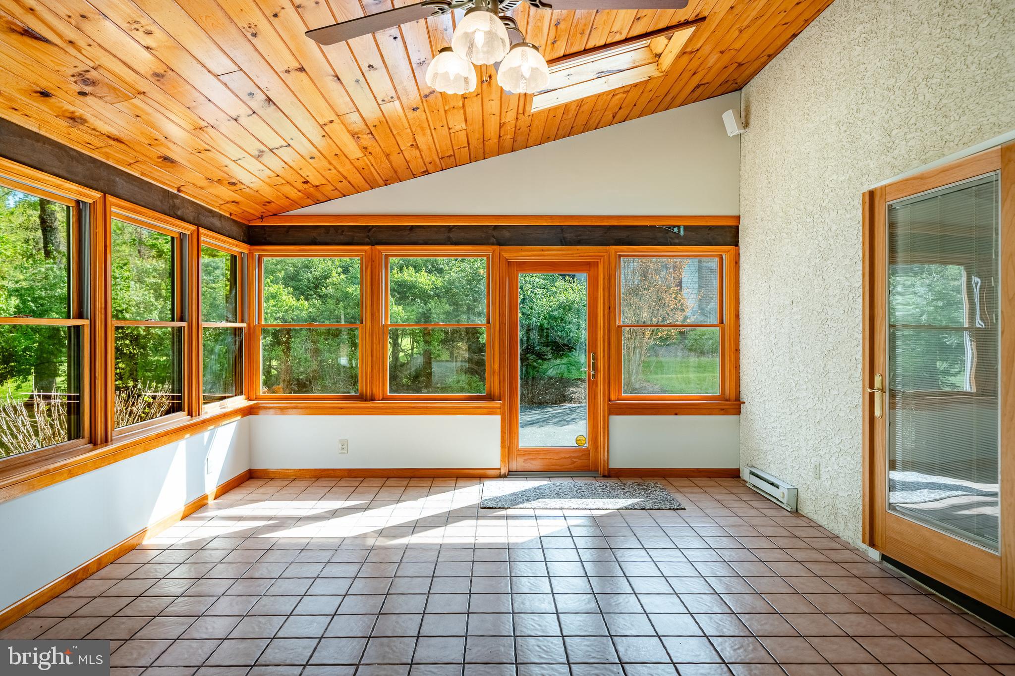 WHITE CHIMNEYS - Residential