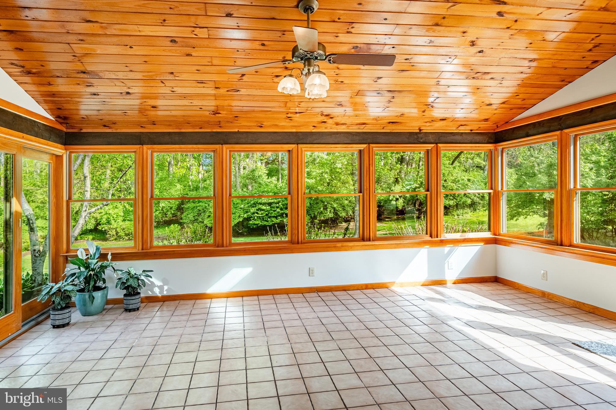 WHITE CHIMNEYS - Residential