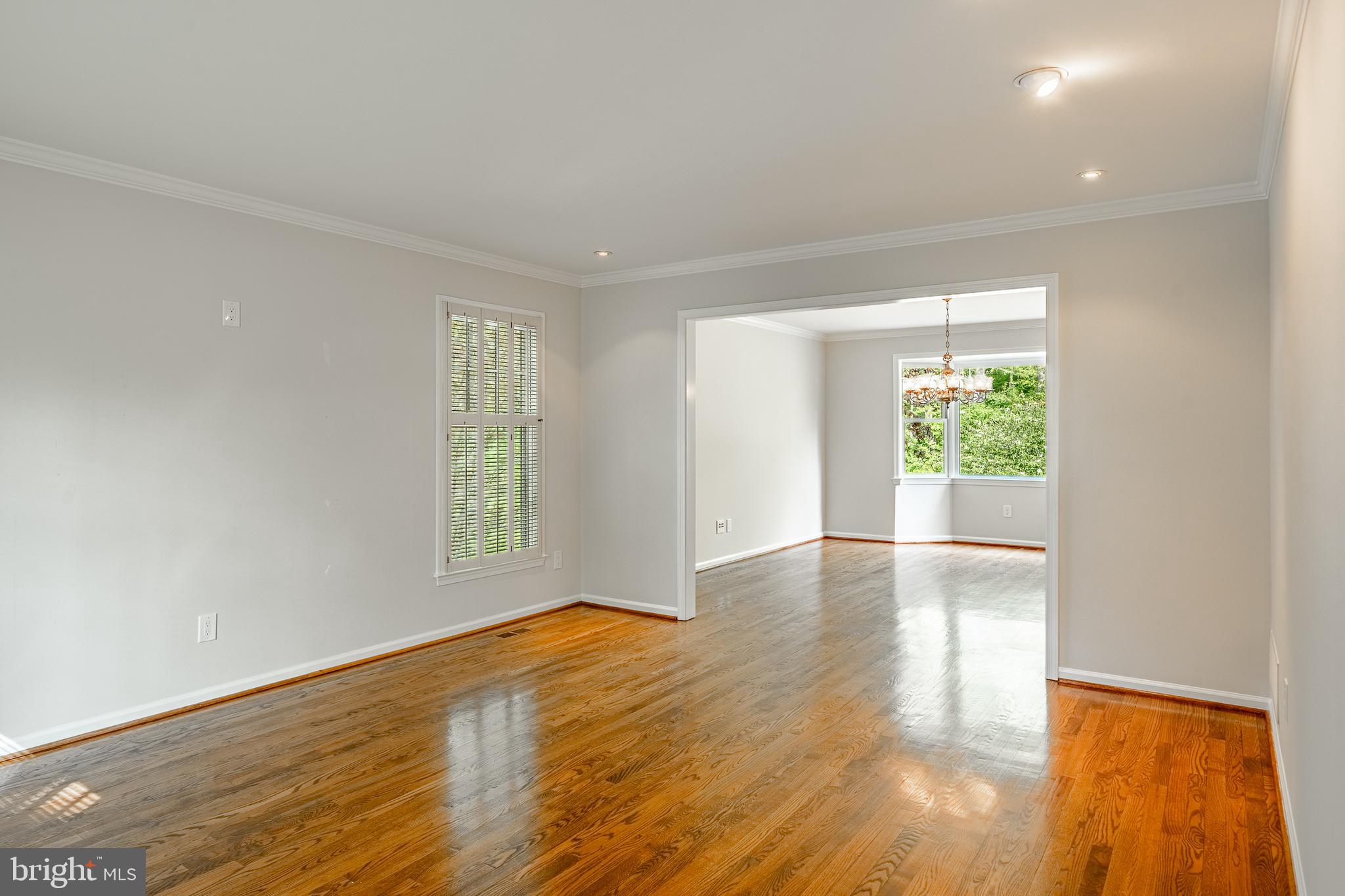 WHITE CHIMNEYS - Residential