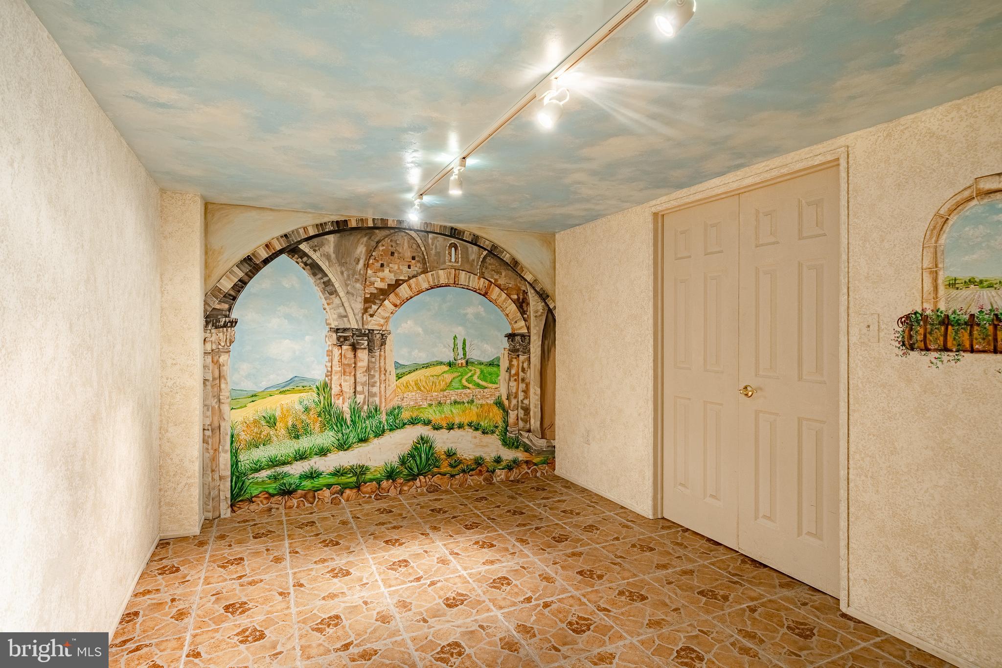 WHITE CHIMNEYS - Residential