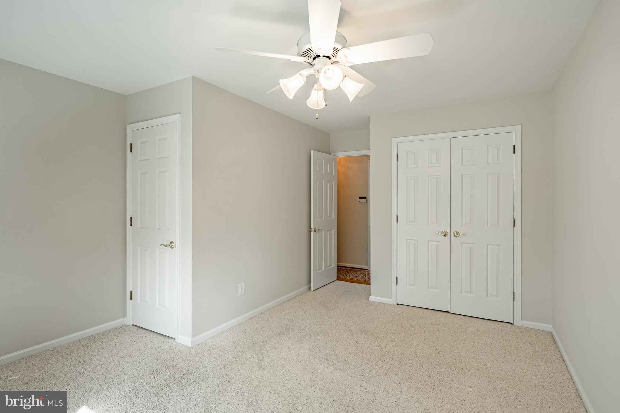 WHITE CHIMNEYS - Residential