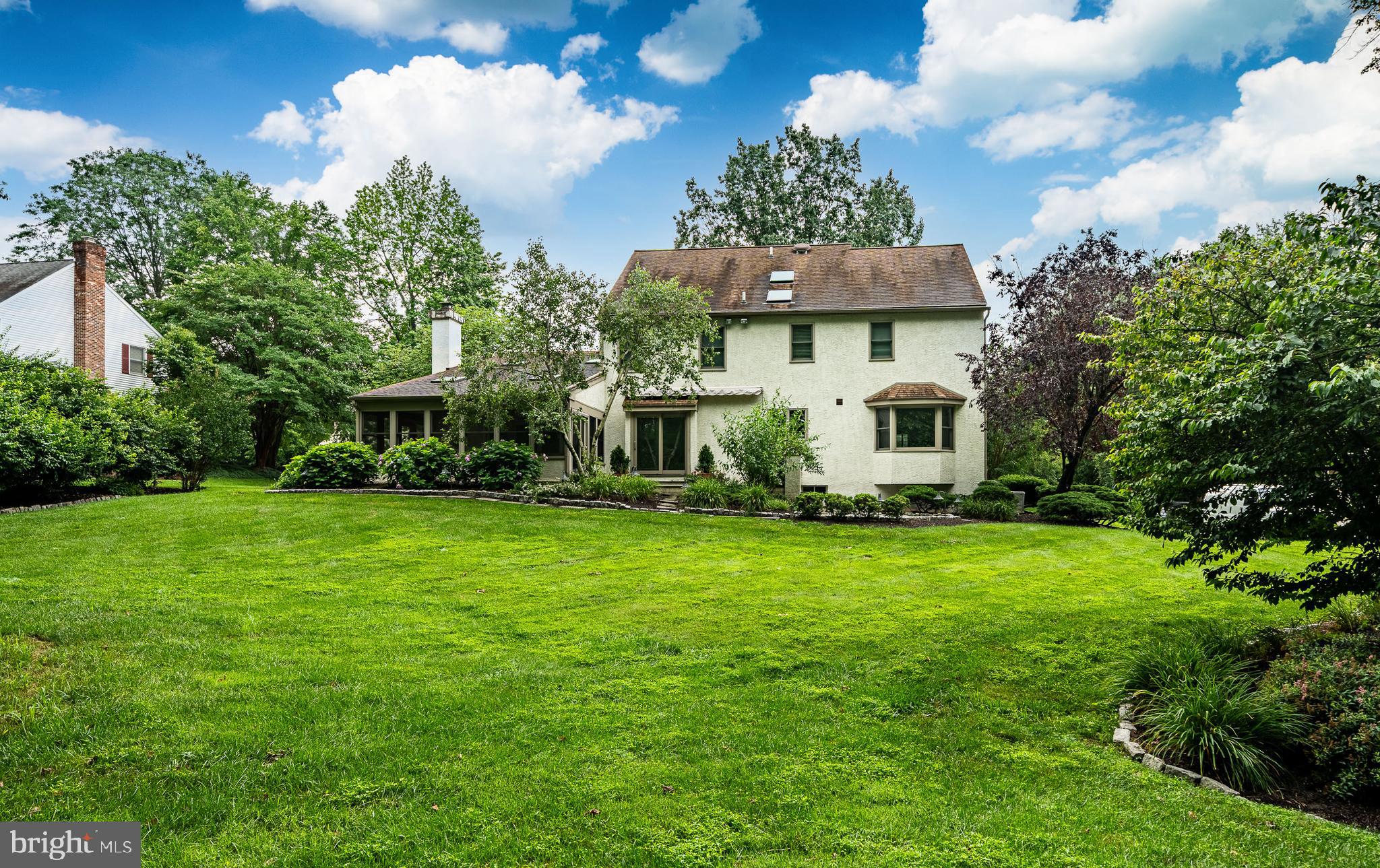 WHITE CHIMNEYS - Residential