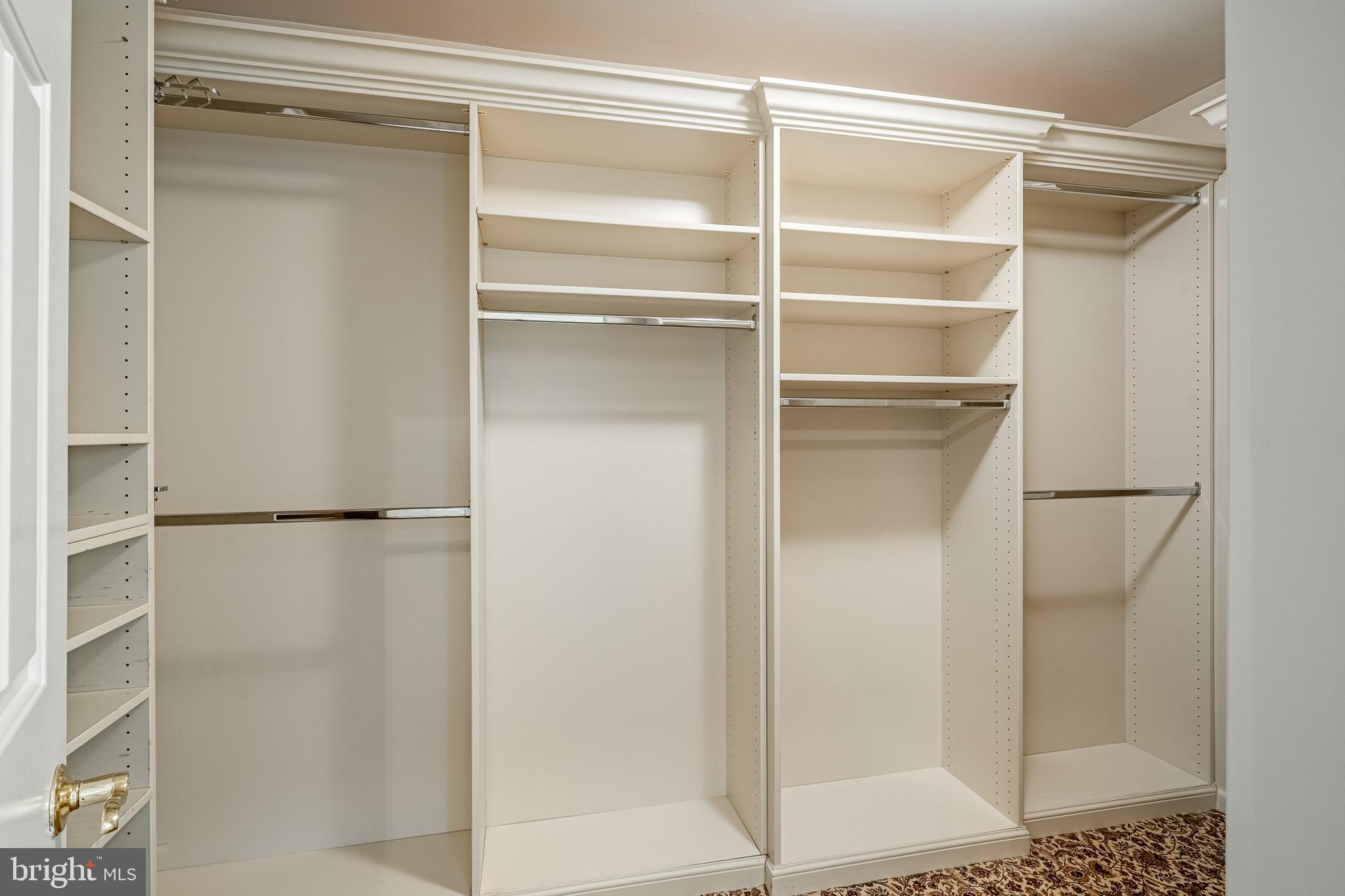 WHITE CHIMNEYS - Residential