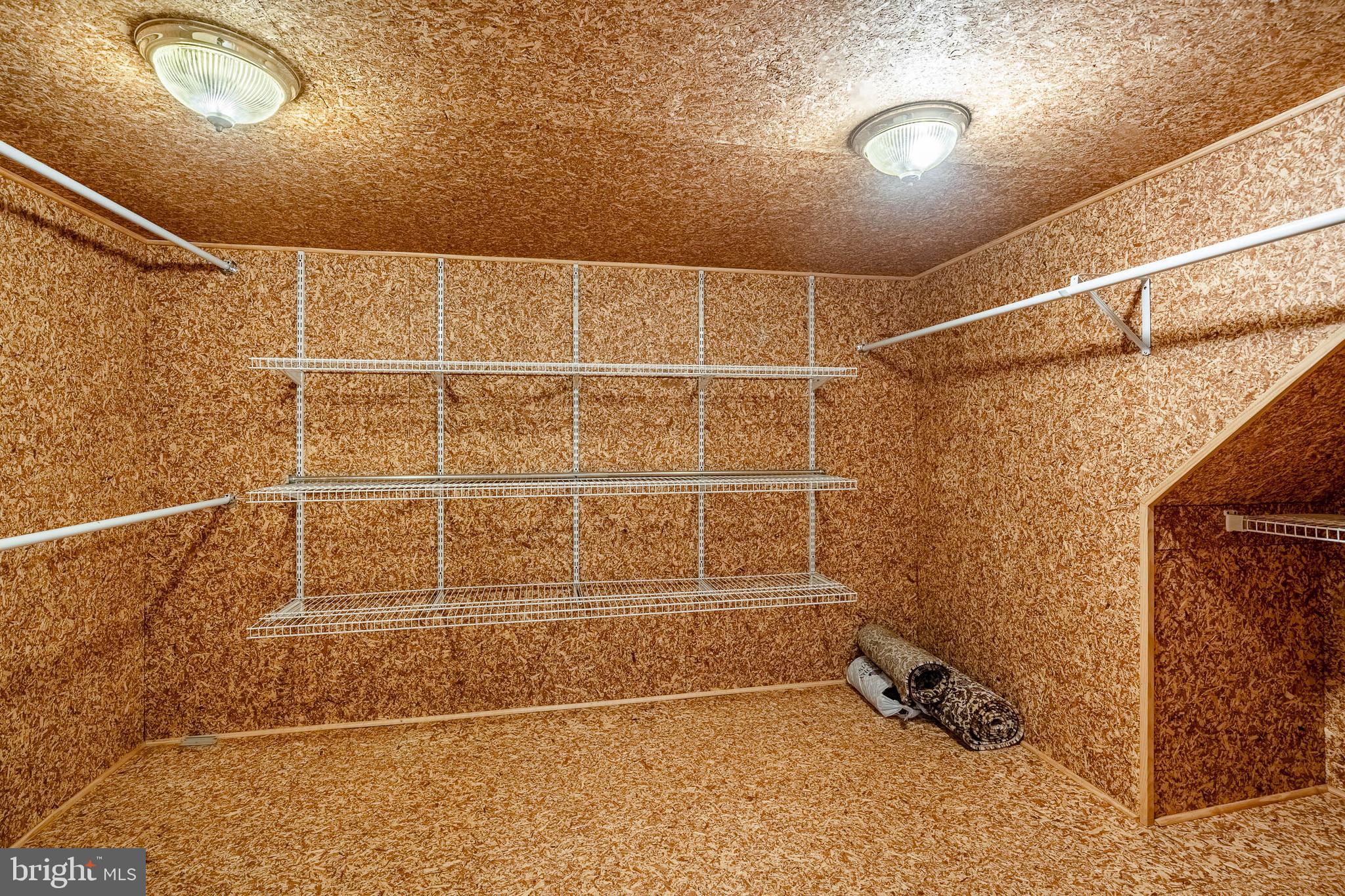 WHITE CHIMNEYS - Residential