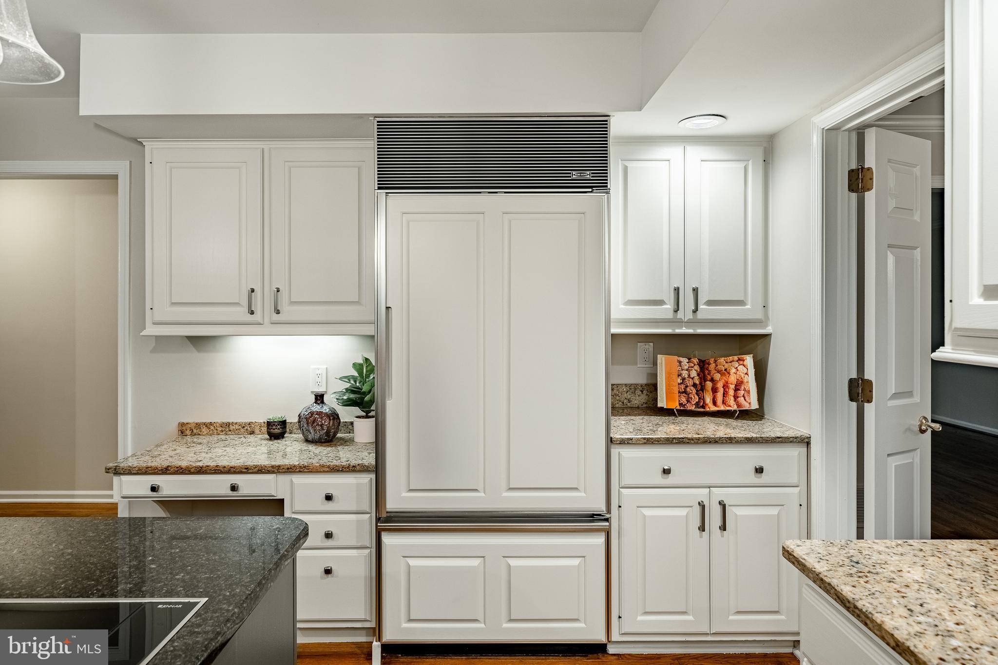 WHITE CHIMNEYS - Residential