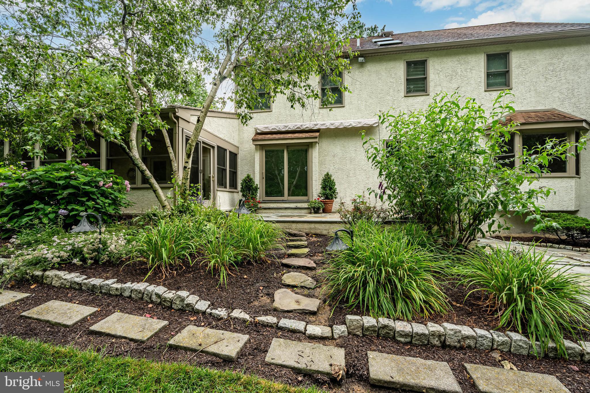 WHITE CHIMNEYS - Residential