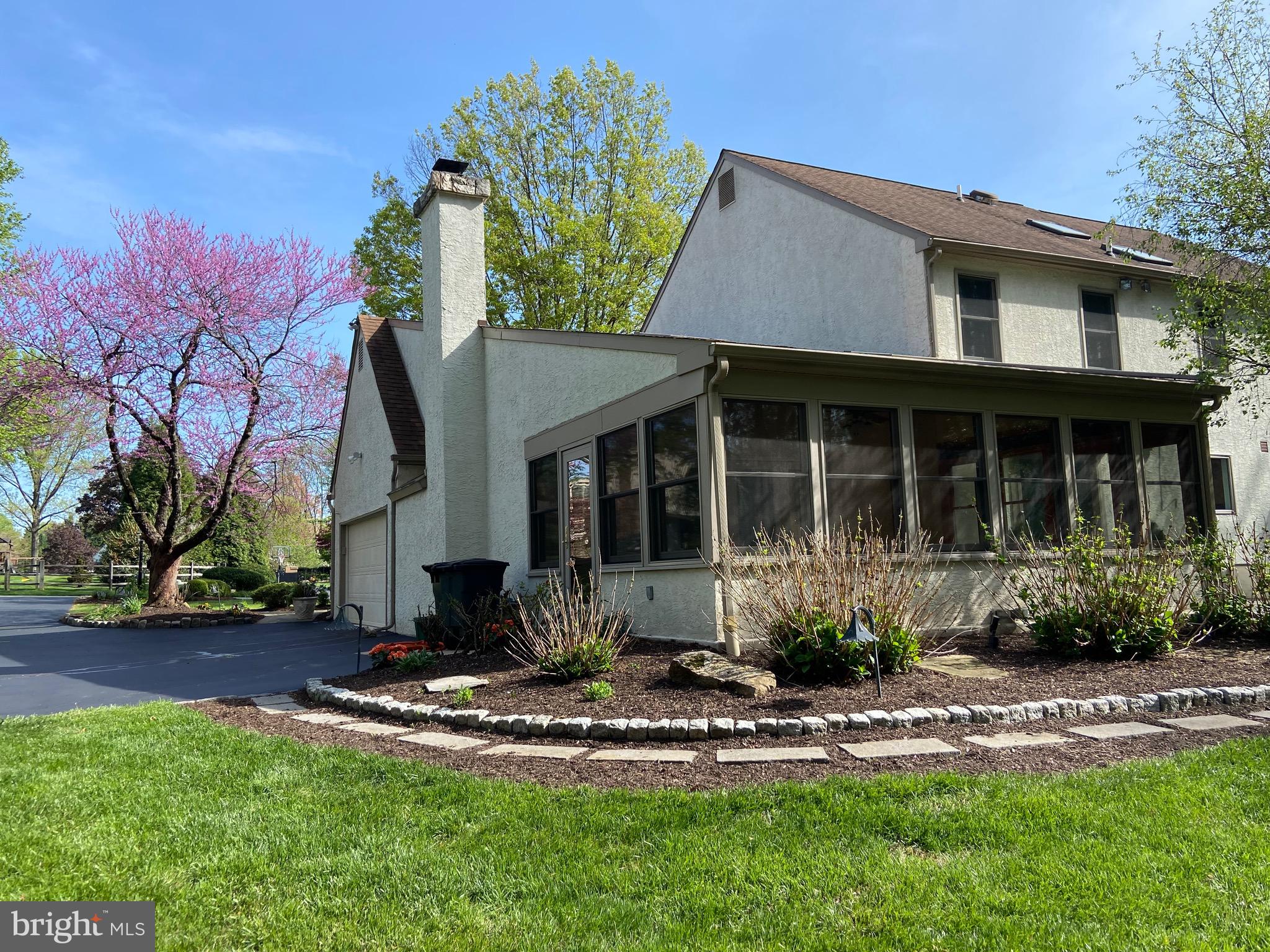 WHITE CHIMNEYS - Residential