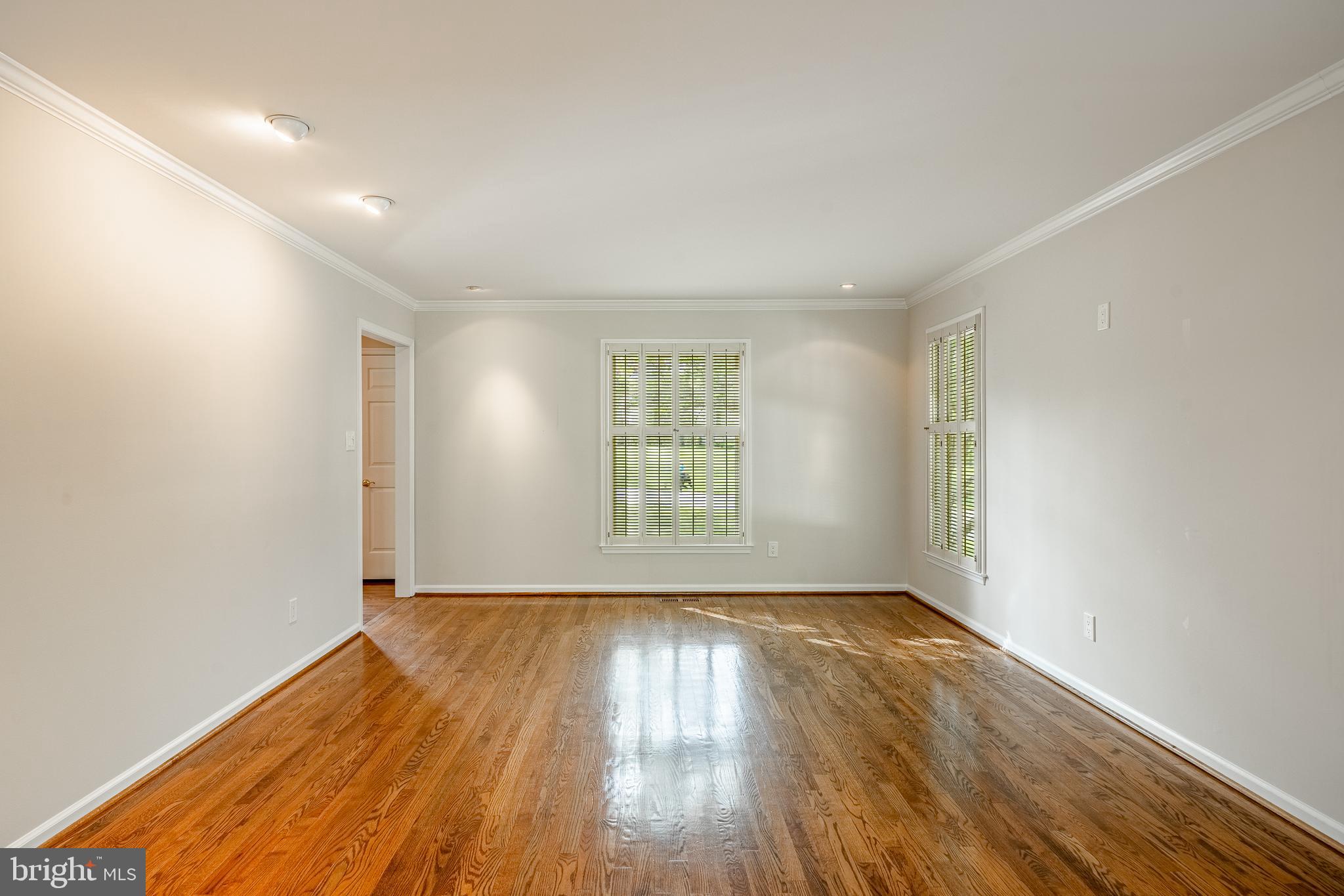 WHITE CHIMNEYS - Residential