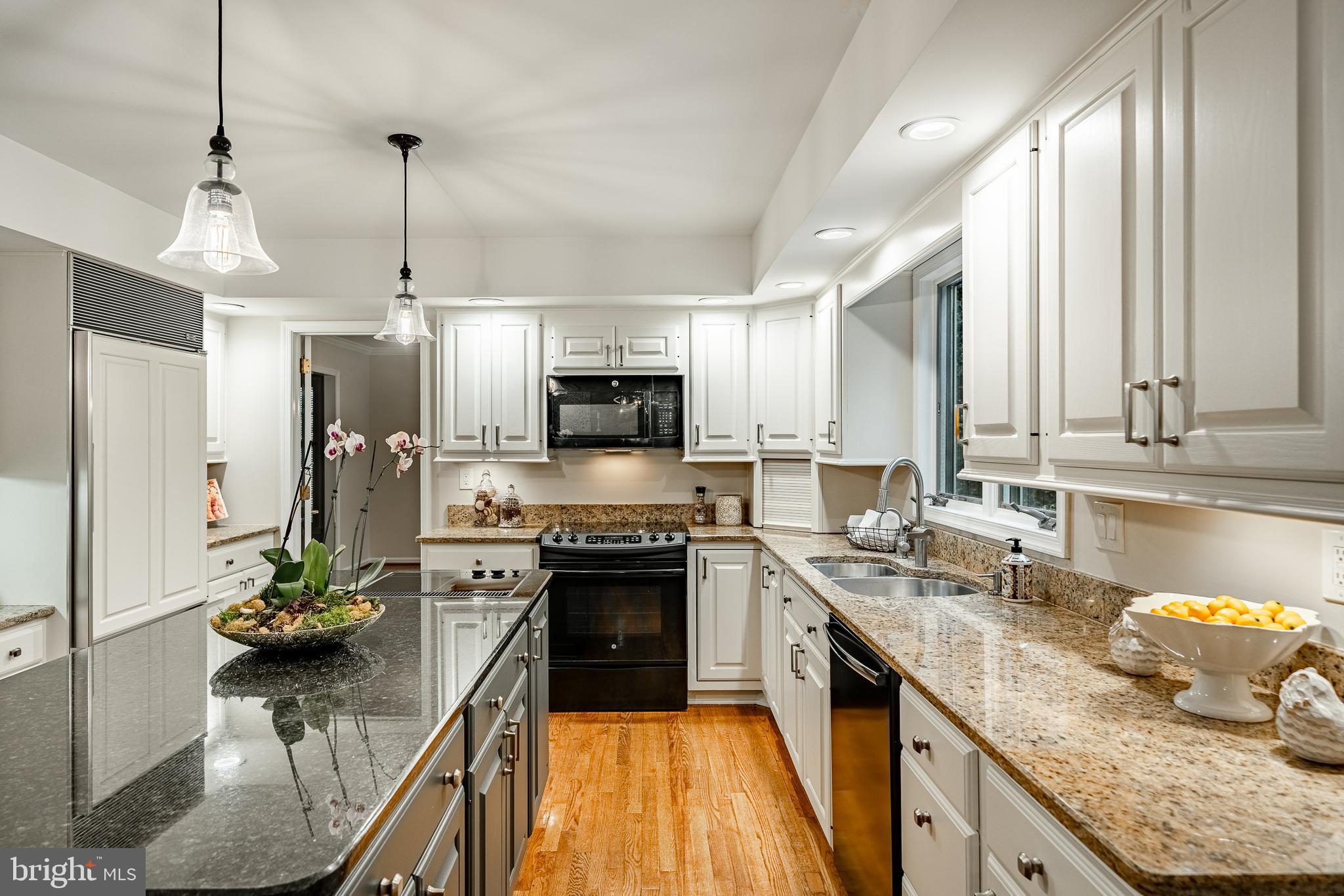 WHITE CHIMNEYS - Residential