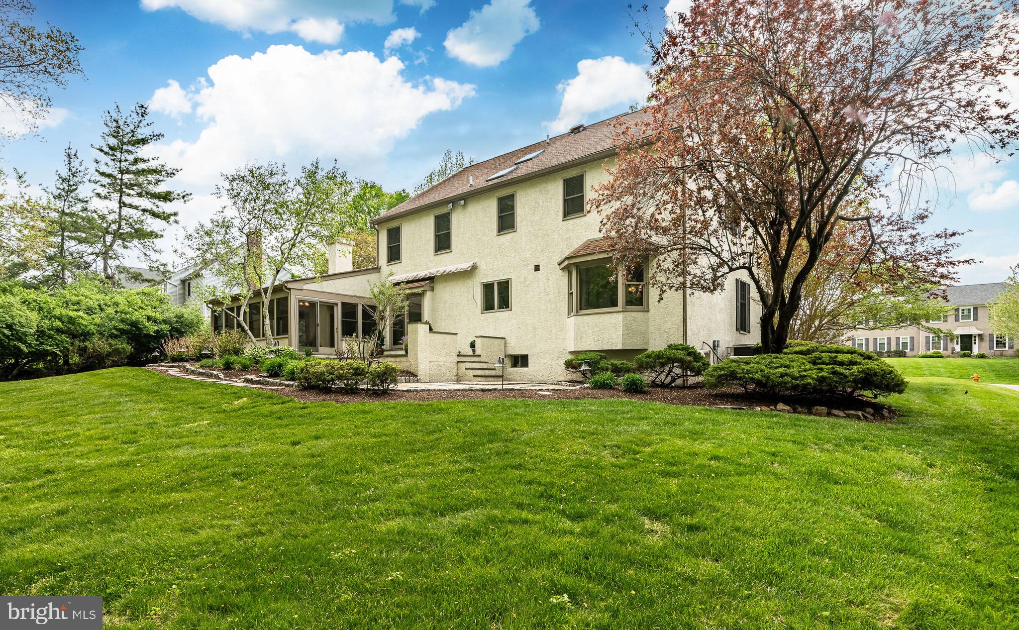 WHITE CHIMNEYS - Residential