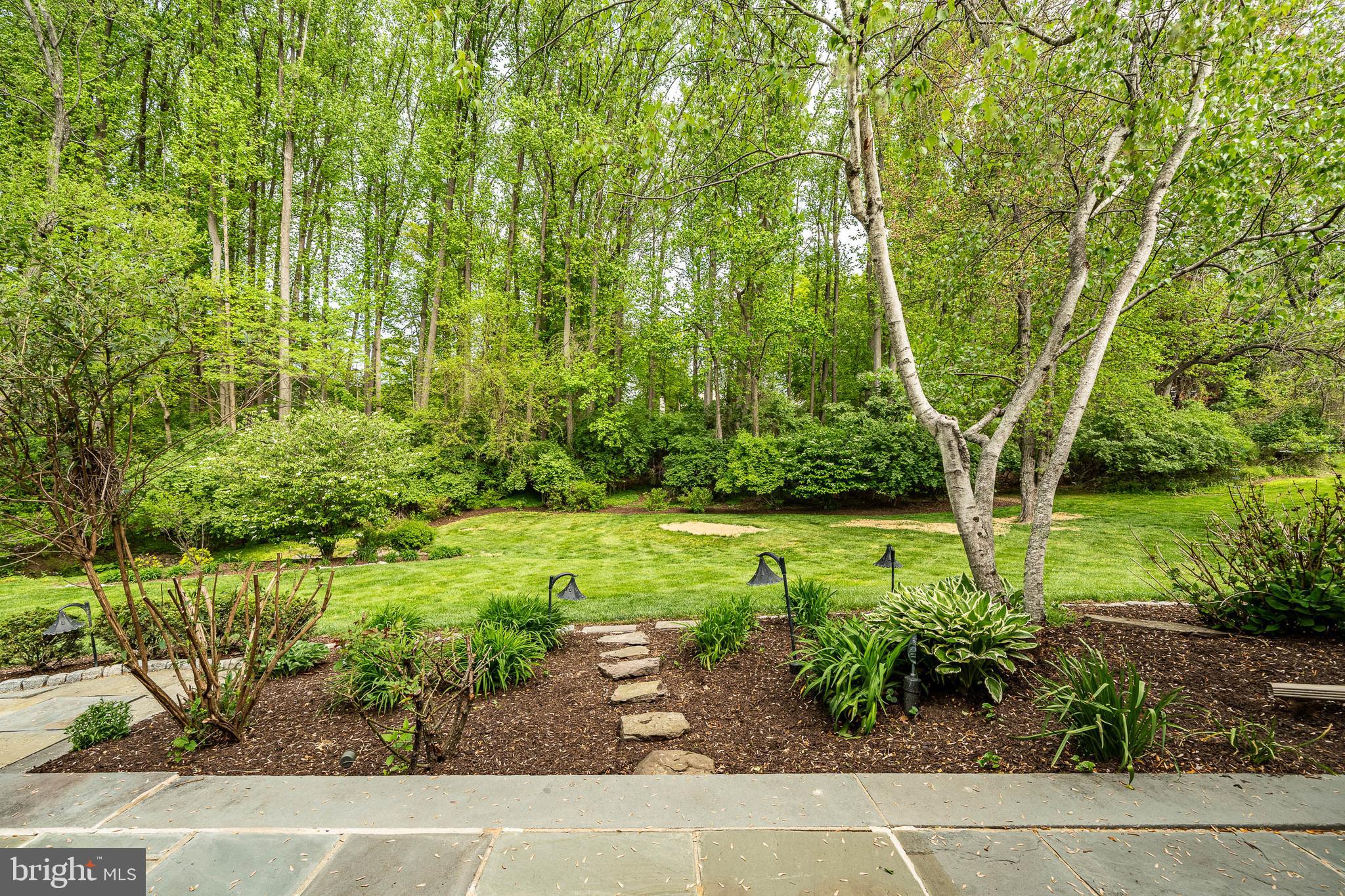 WHITE CHIMNEYS - Residential