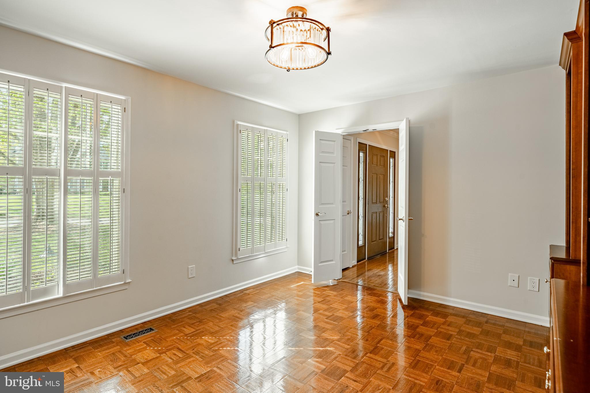 WHITE CHIMNEYS - Residential