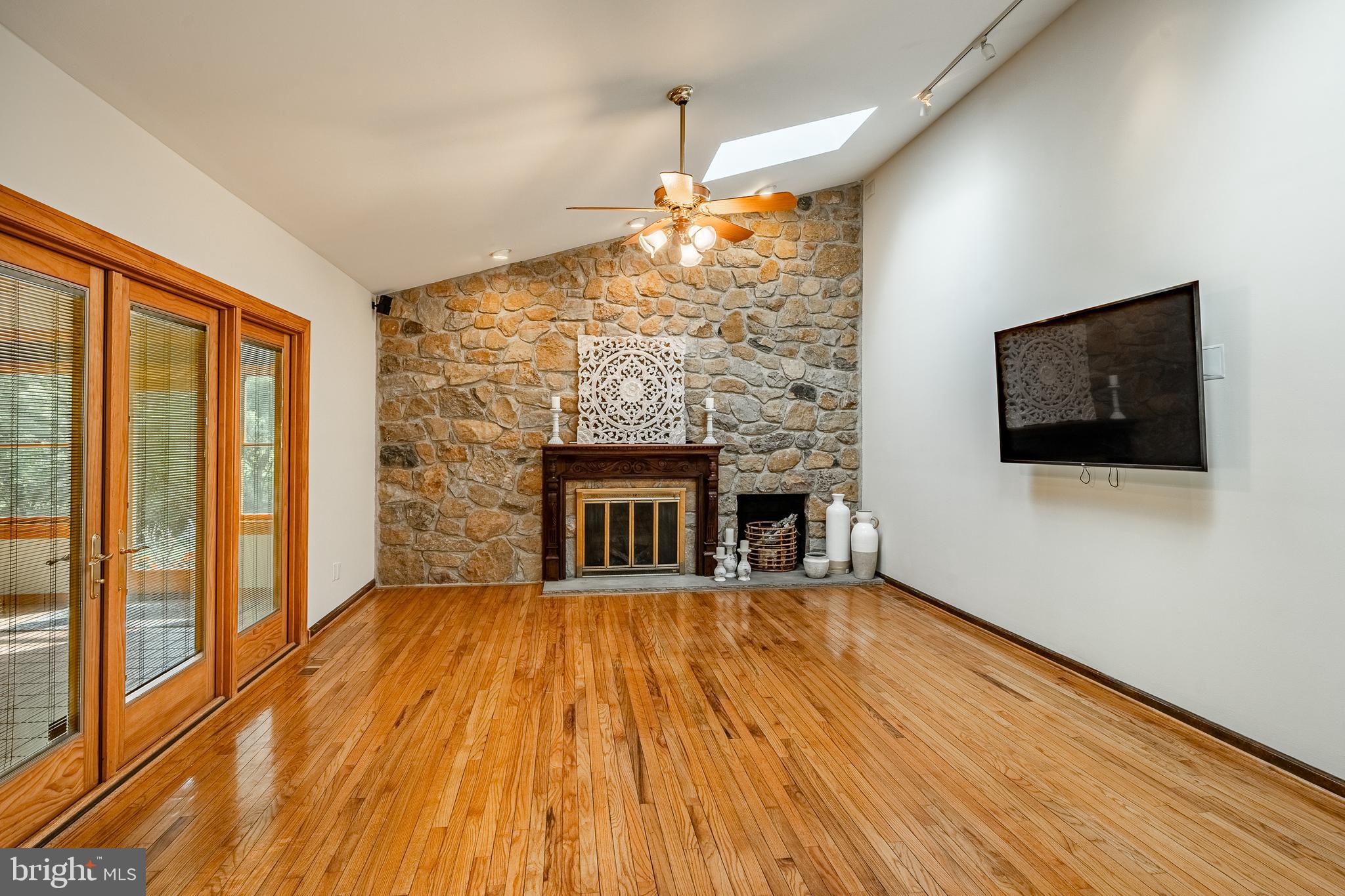 WHITE CHIMNEYS - Residential