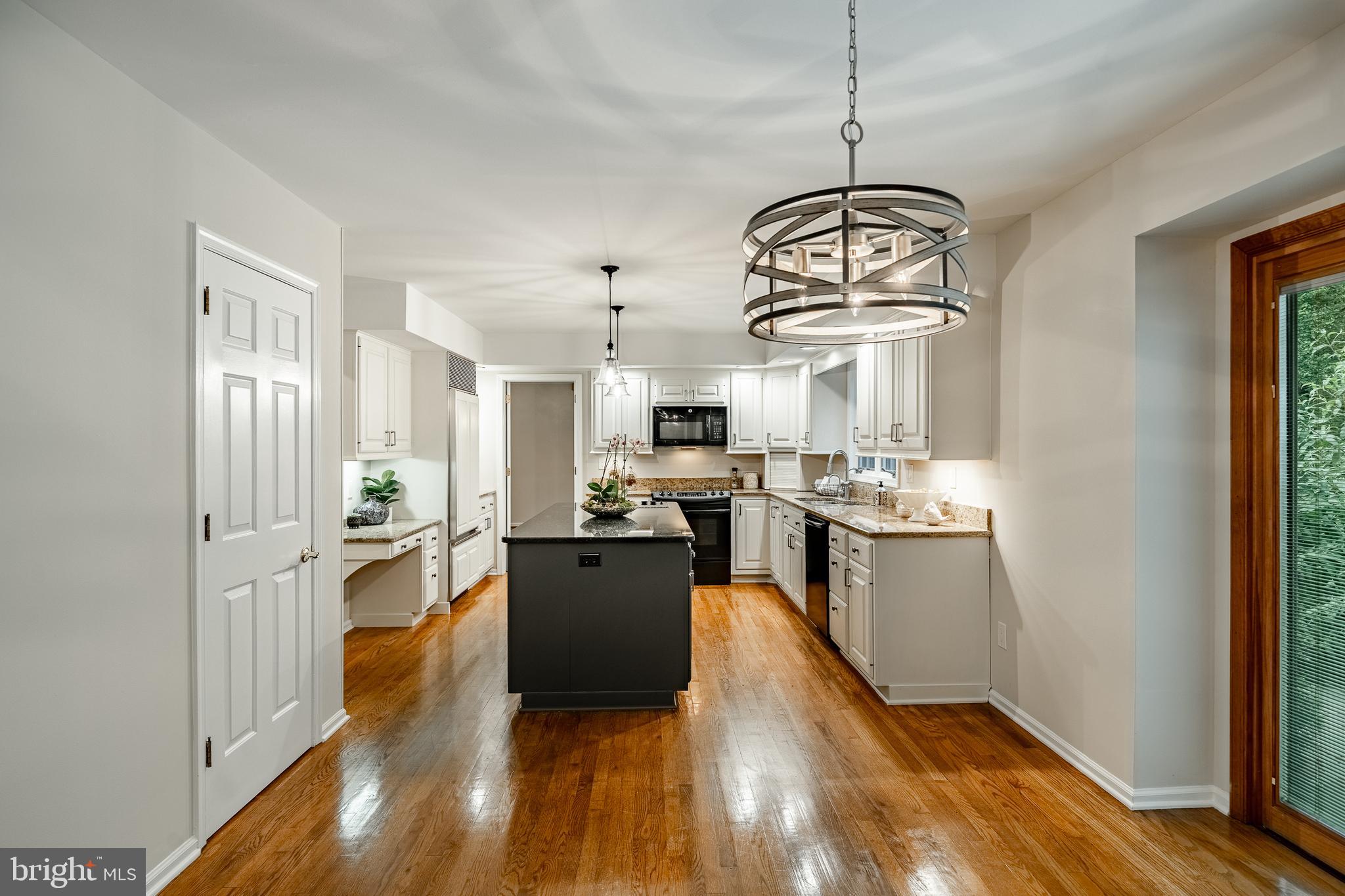 WHITE CHIMNEYS - Residential