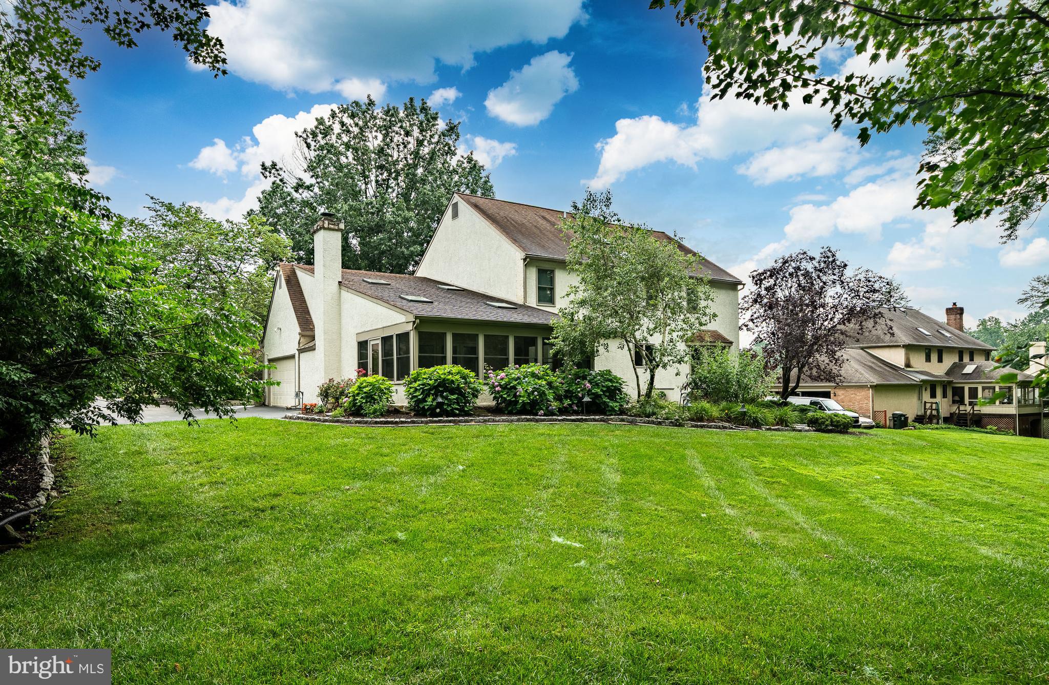 WHITE CHIMNEYS - Residential