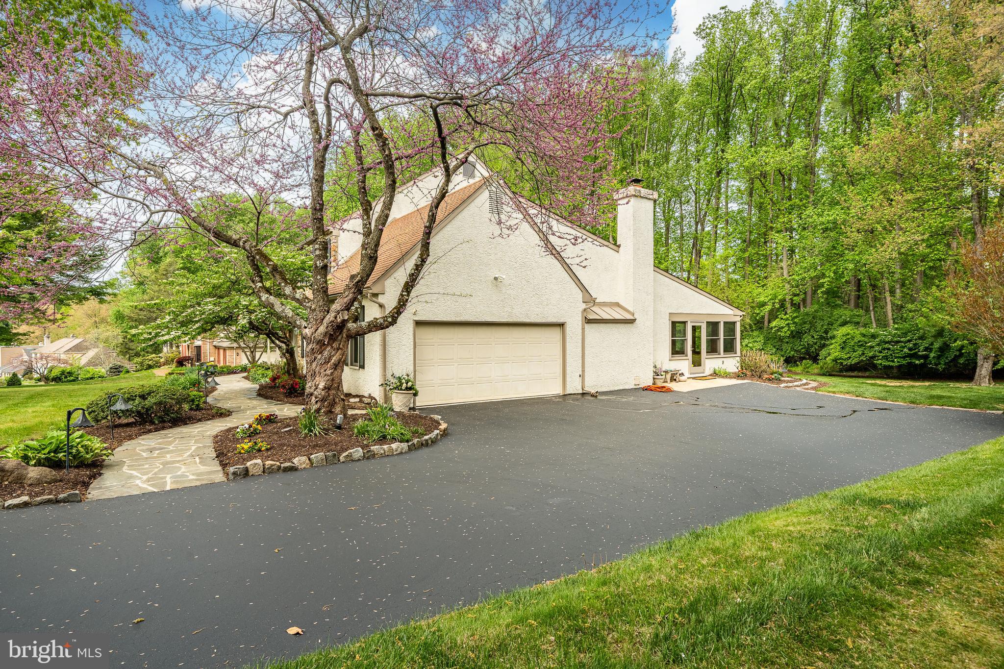 WHITE CHIMNEYS - Residential