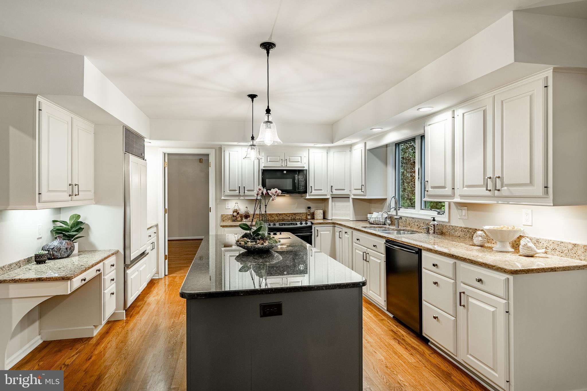 WHITE CHIMNEYS - Residential