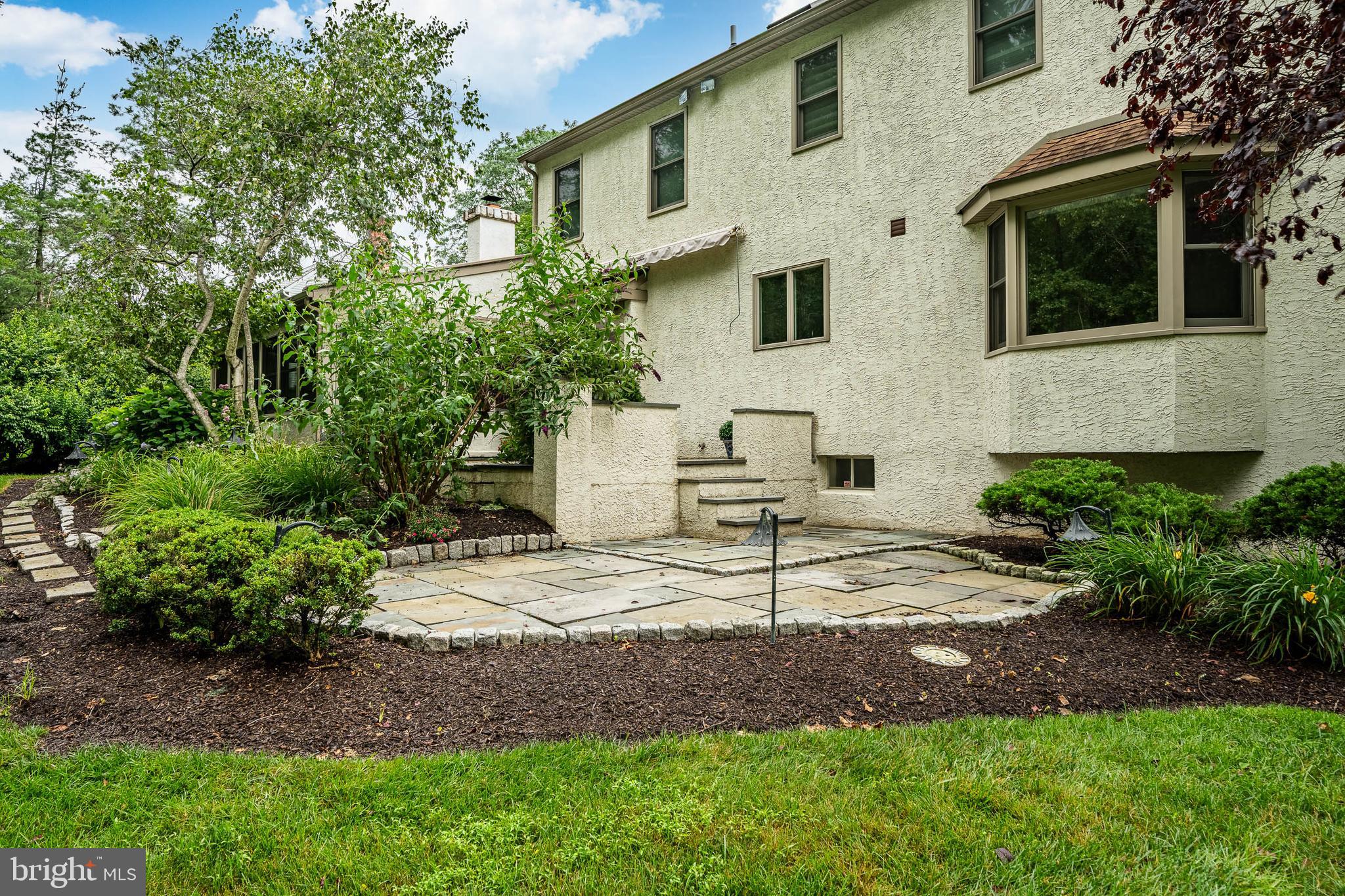 WHITE CHIMNEYS - Residential