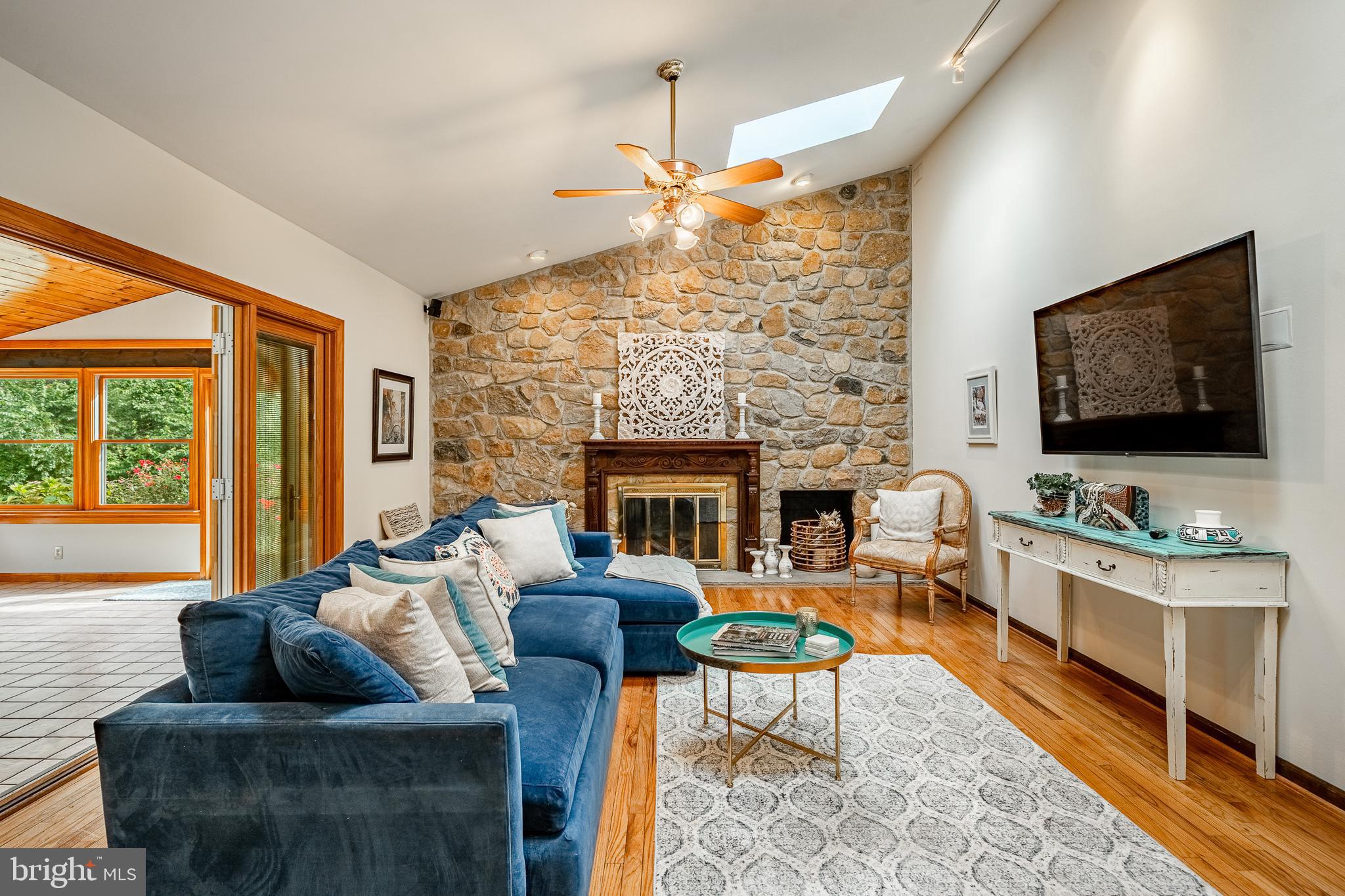 WHITE CHIMNEYS - Residential