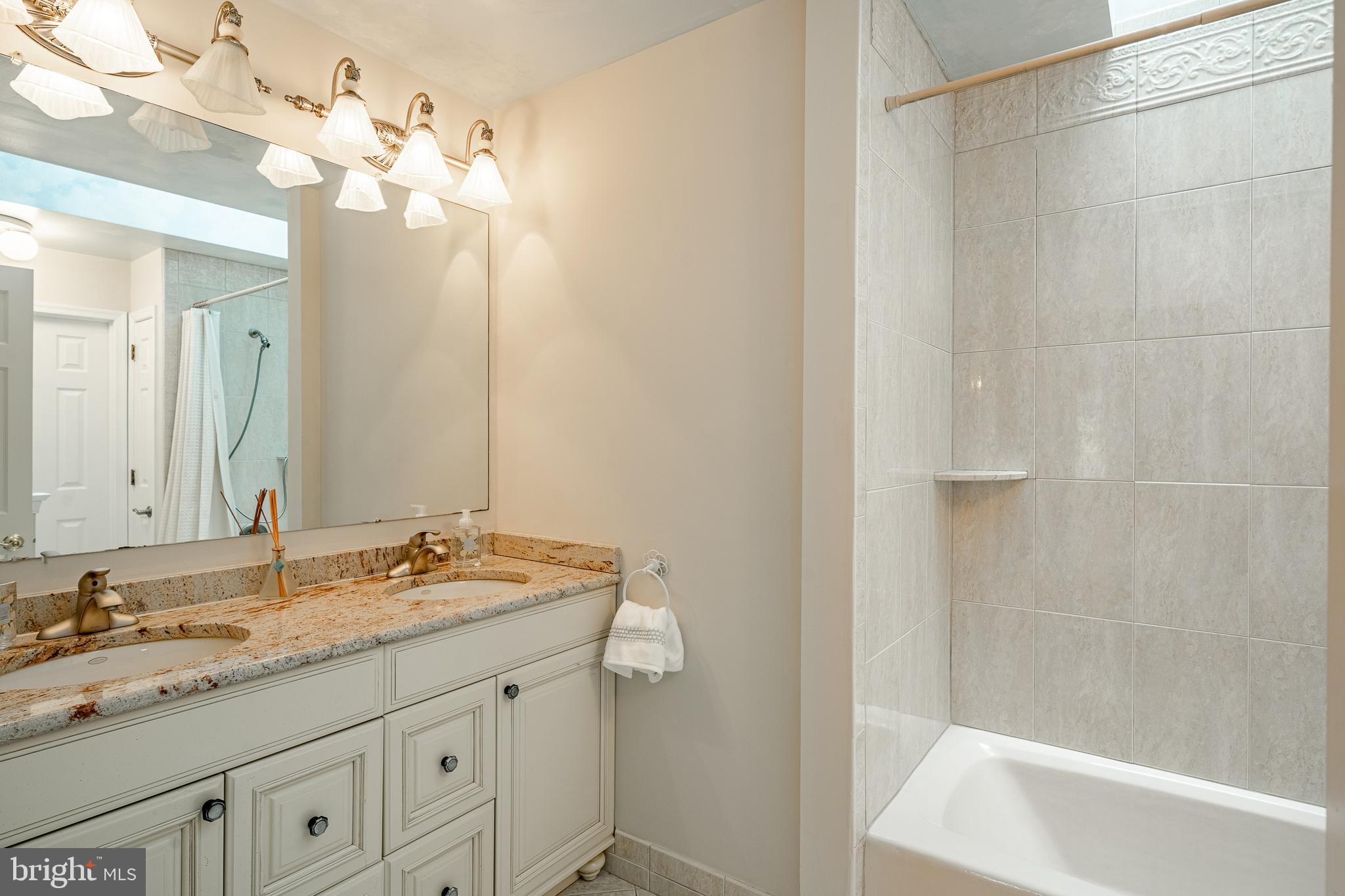 WHITE CHIMNEYS - Residential