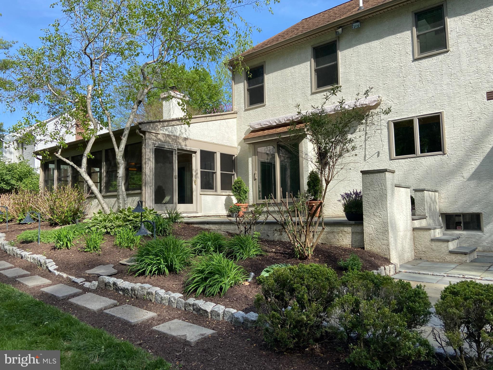 WHITE CHIMNEYS - Residential