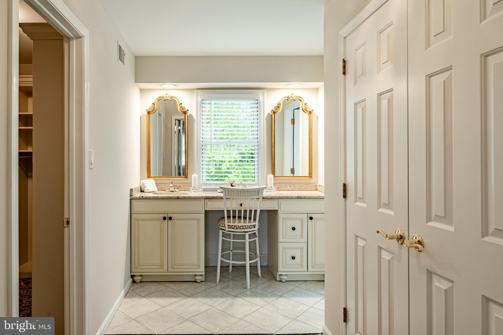 WHITE CHIMNEYS - Residential