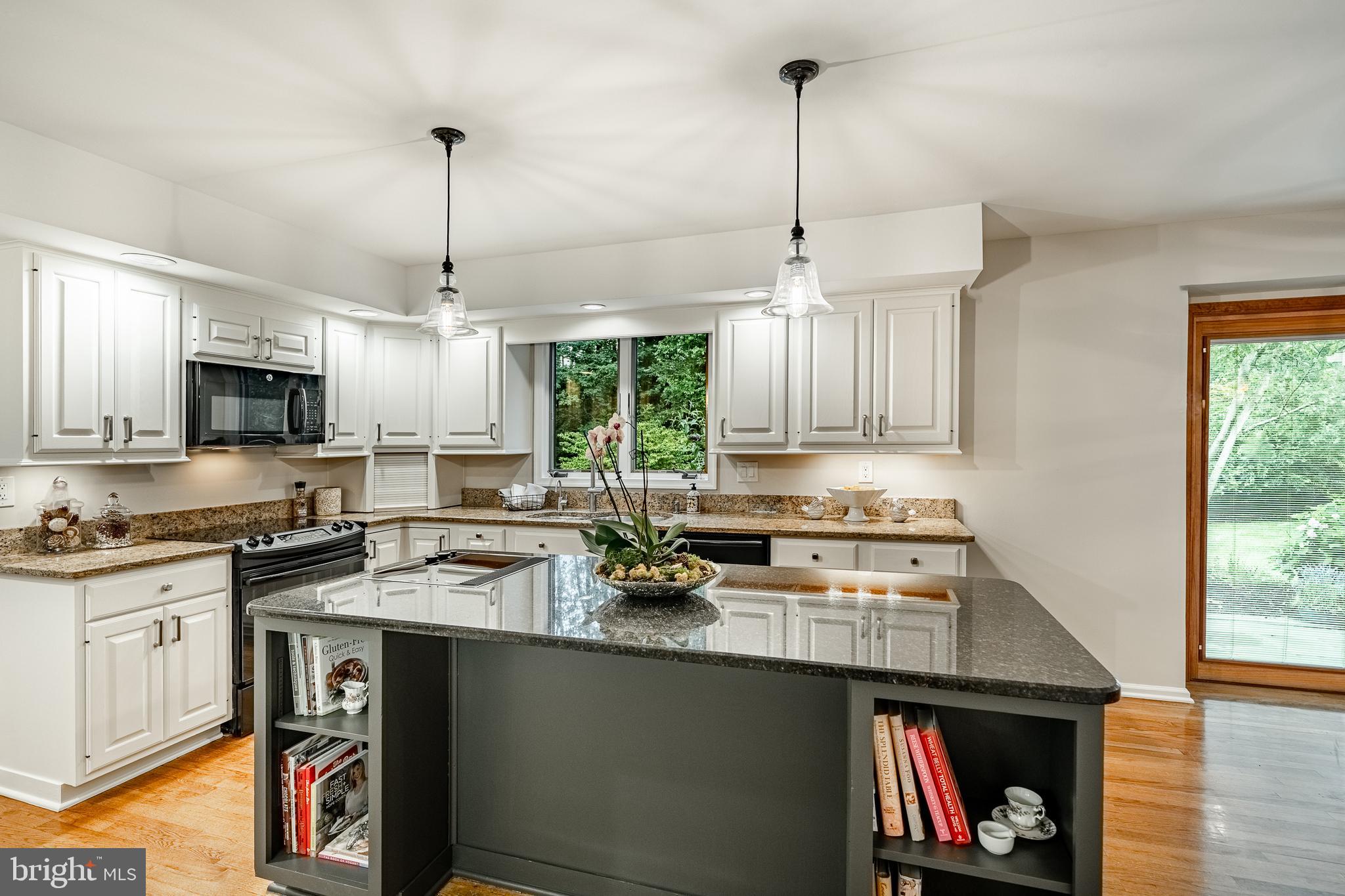 WHITE CHIMNEYS - Residential