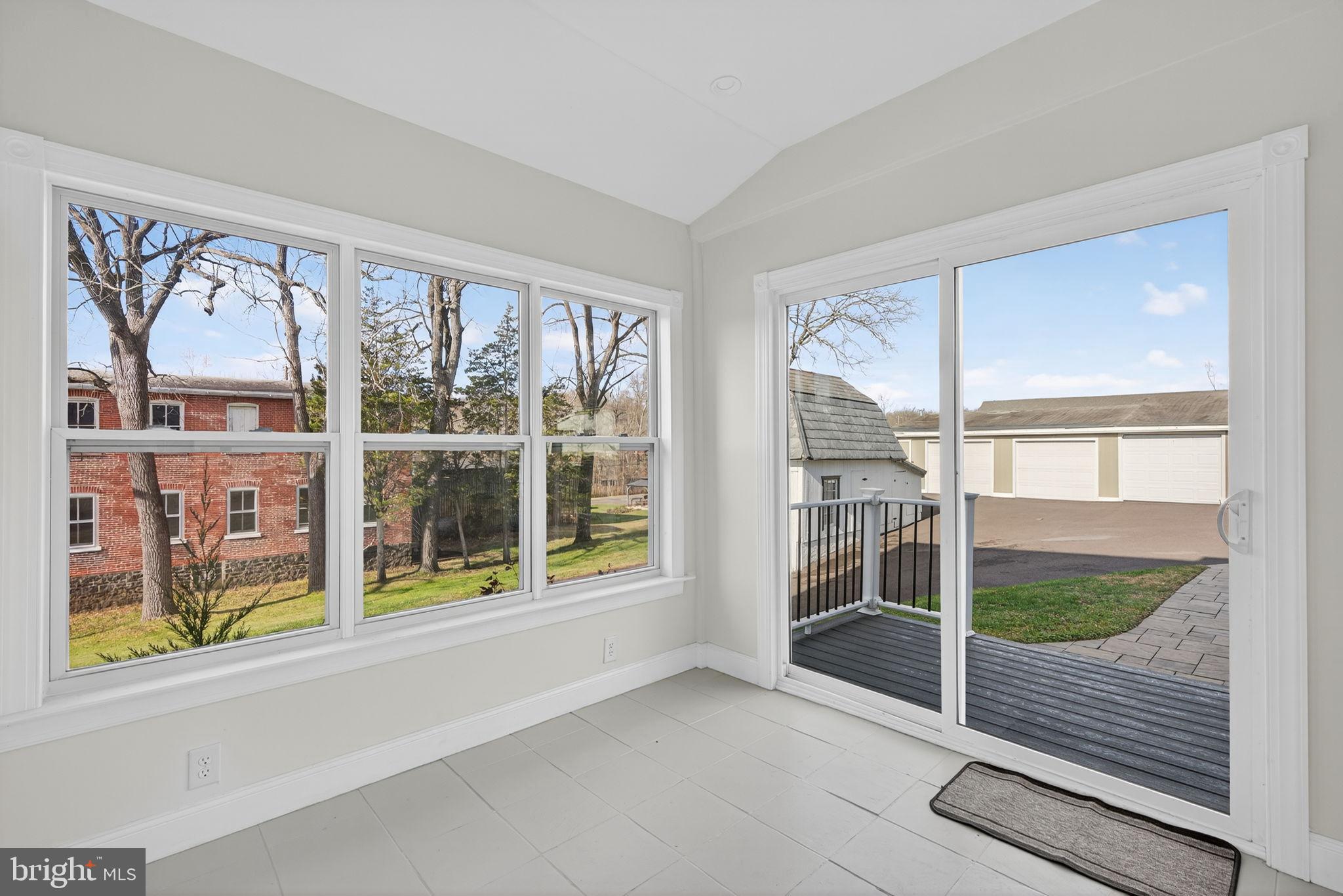 SHELLY - Residential