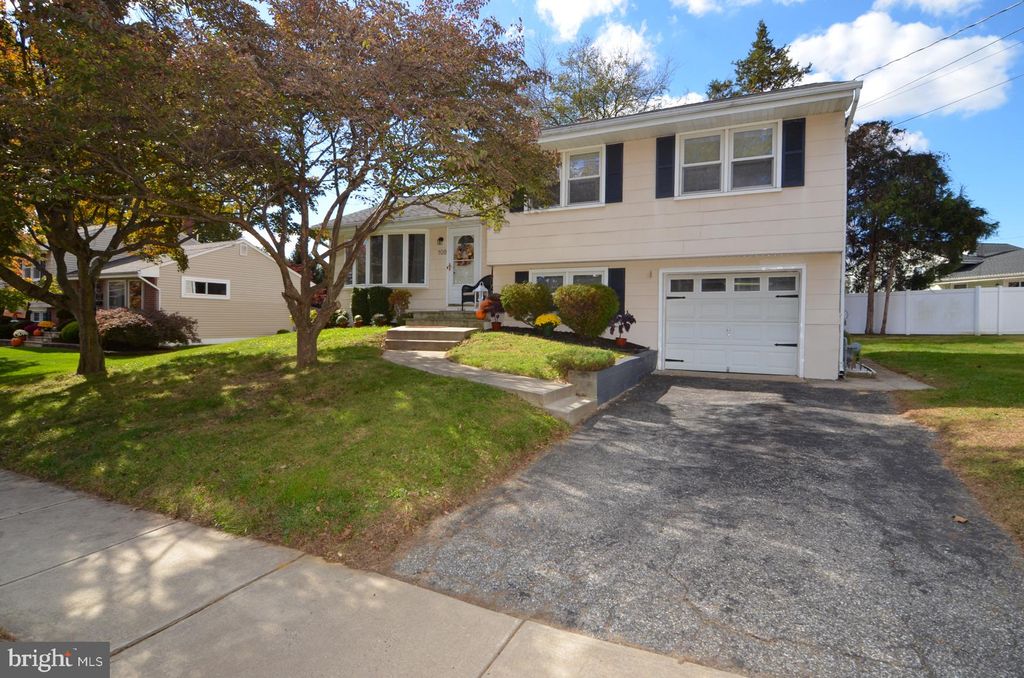 Photo of 108 Winding Way, HAMILTON, NJ 08620 (MLS # NJME2068902)