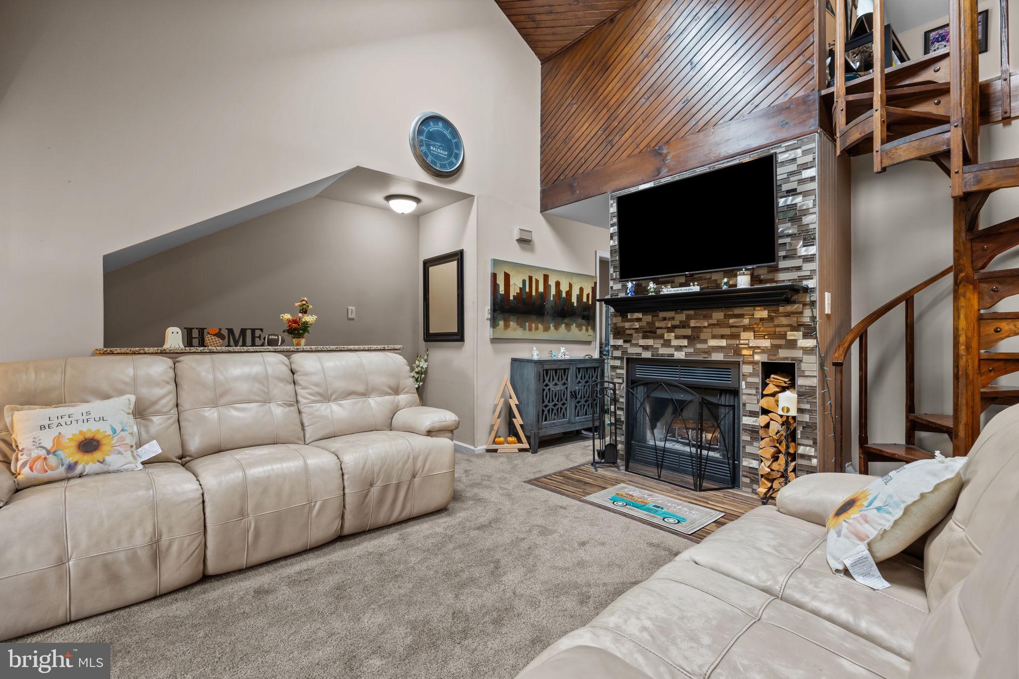 HAMPTON GREENS - Residential