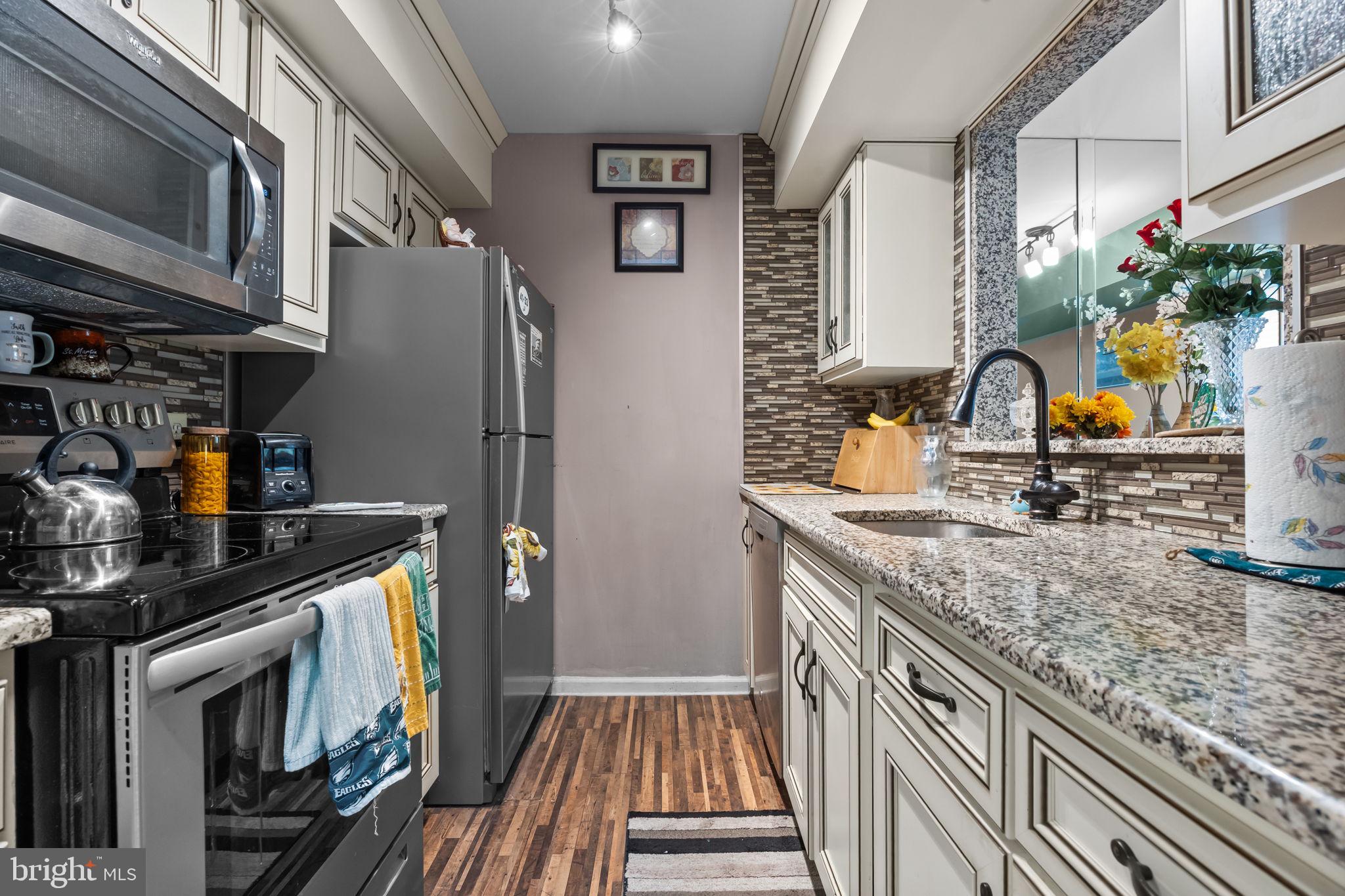 HAMPTON GREENS - Residential