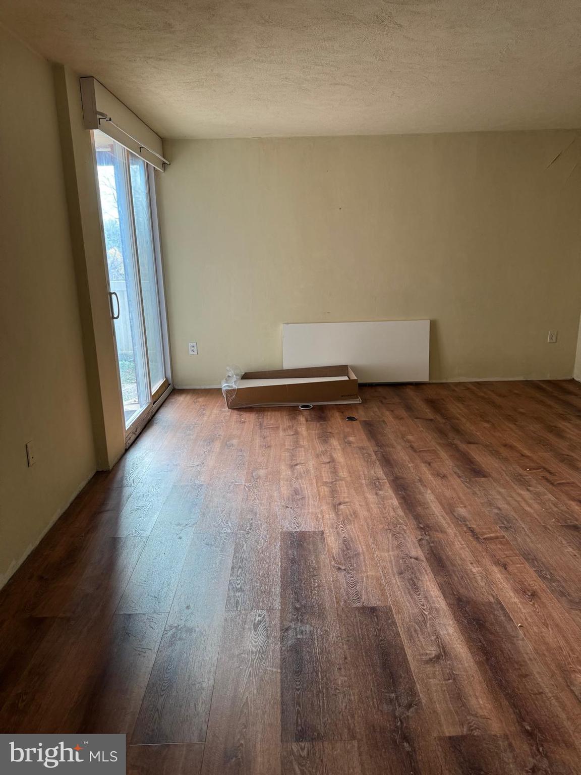 SPRING MOUNT SUMMI - Residential Lease