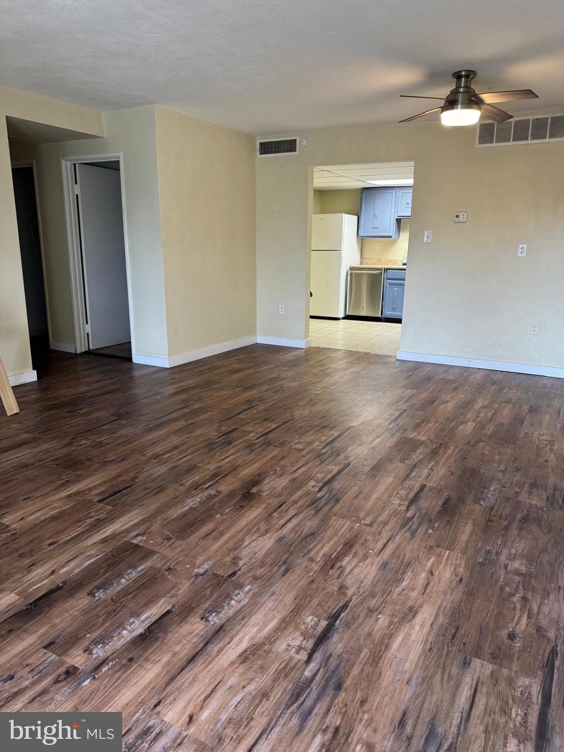 SPRING MOUNT SUMMI - Residential Lease