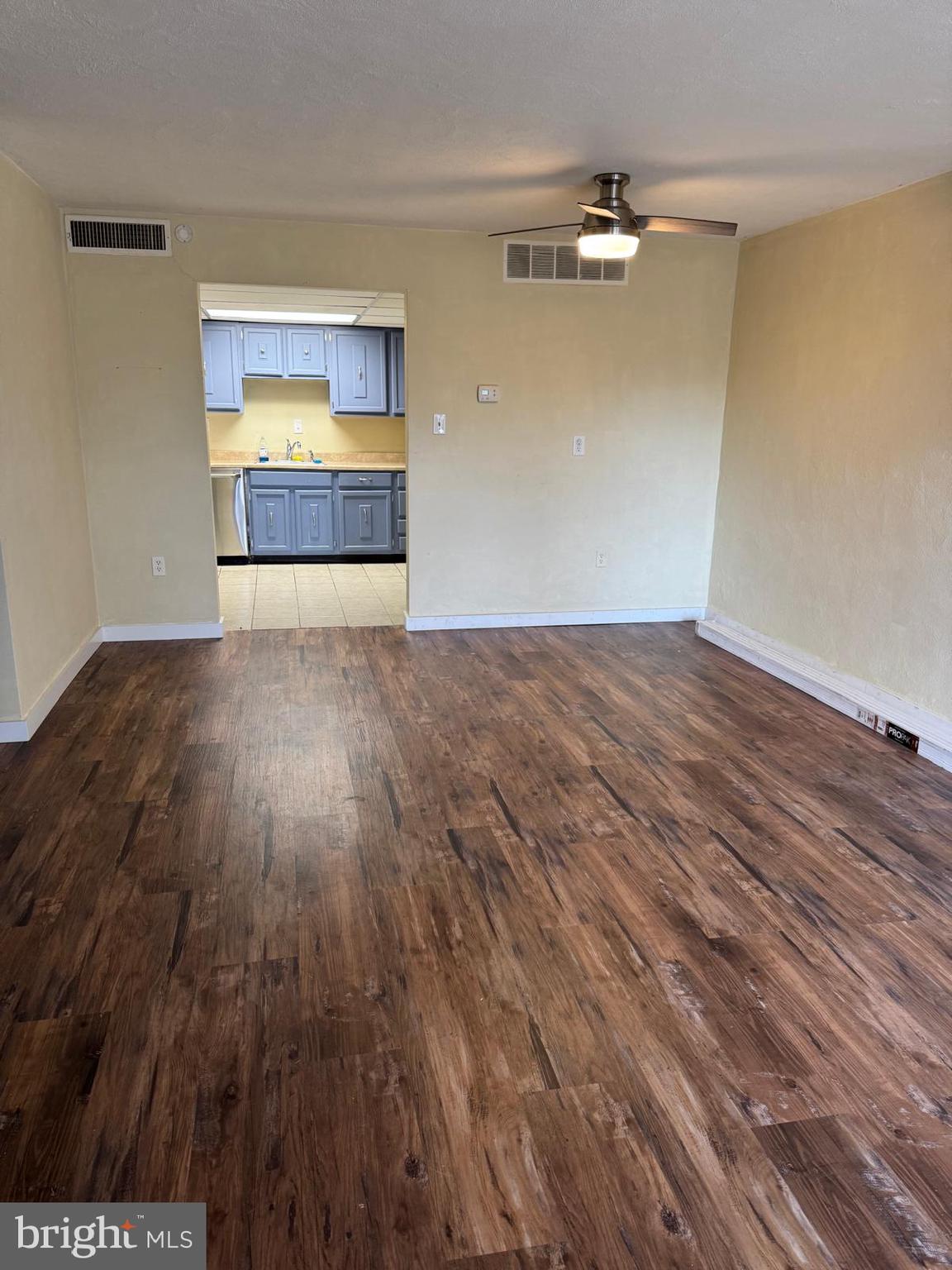 SPRING MOUNT SUMMI - Residential Lease