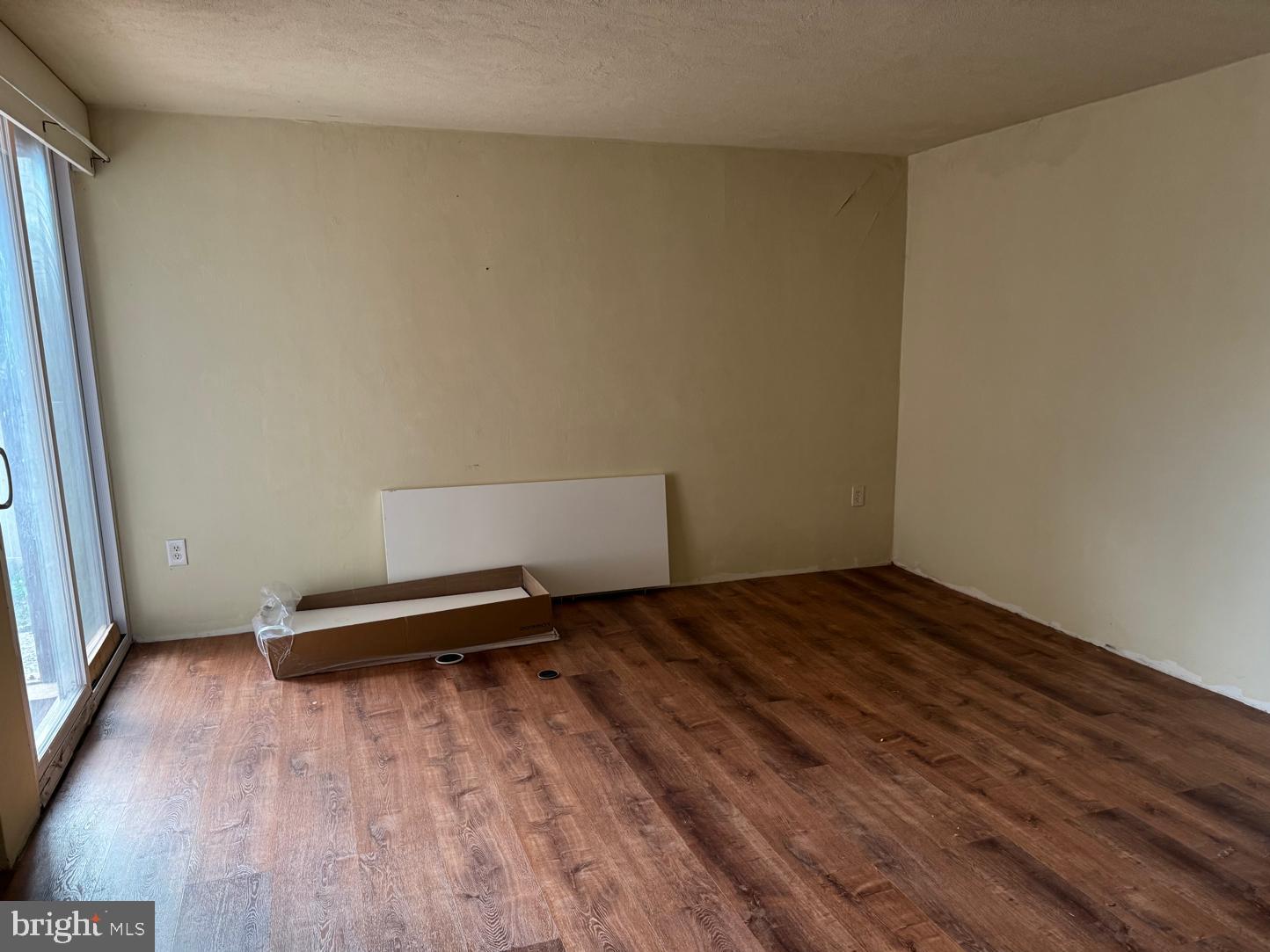 SPRING MOUNT SUMMI - Residential Lease