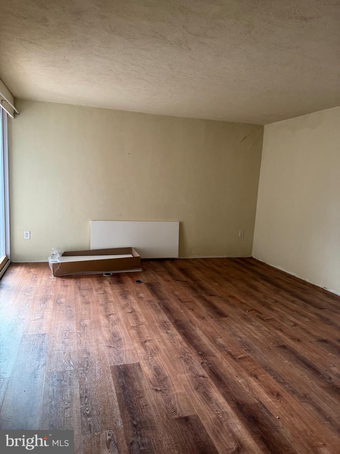 SPRING MOUNT SUMMI - Residential Lease