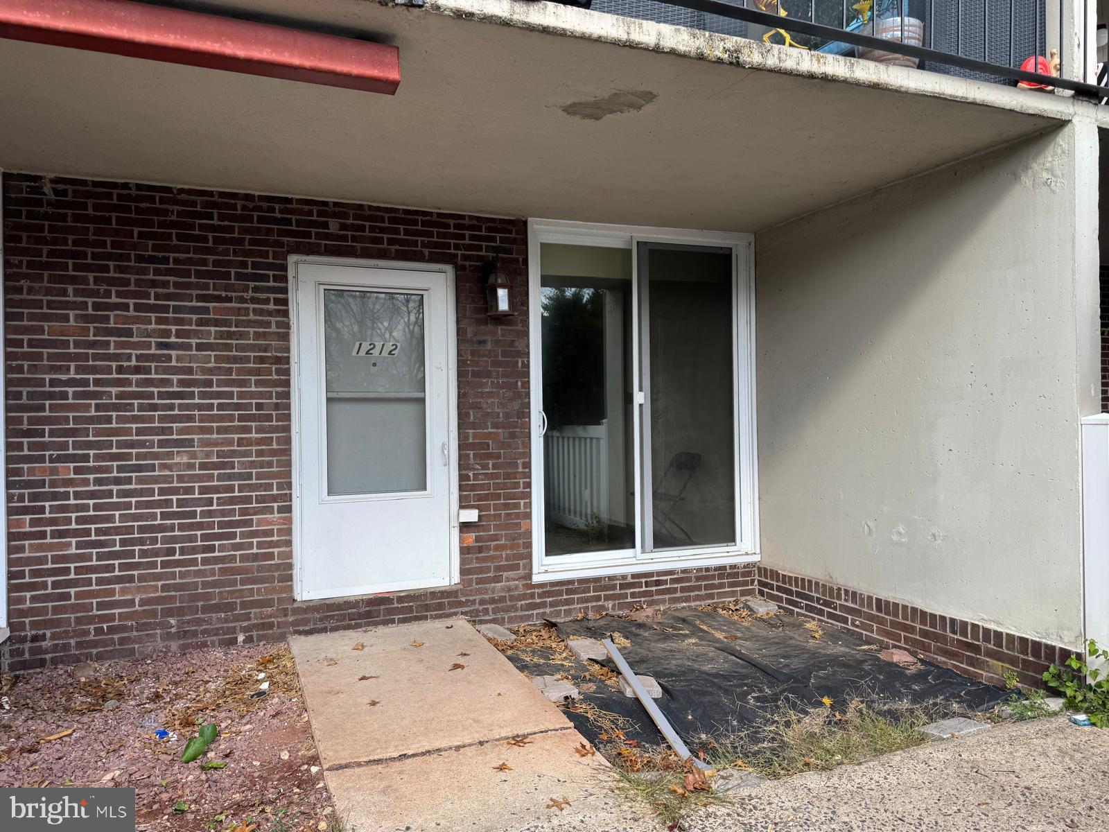 SPRING MOUNT SUMMI - Residential Lease