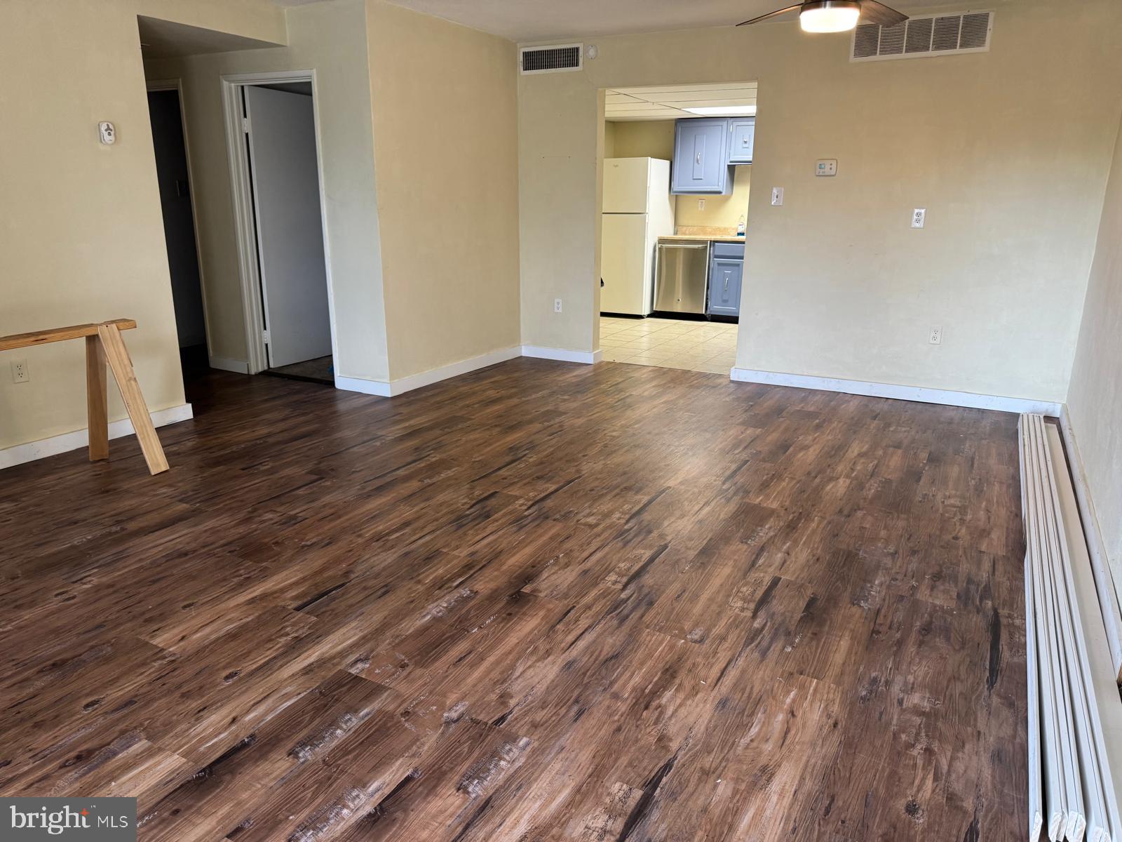 SPRING MOUNT SUMMI - Residential Lease