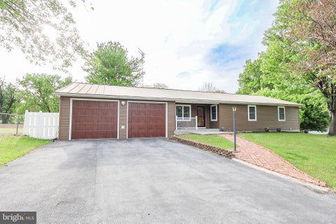 Photo of 406 Hedrick Avenue, MARTINSBURG, WV 25405 (MLS # WVBE2051364)