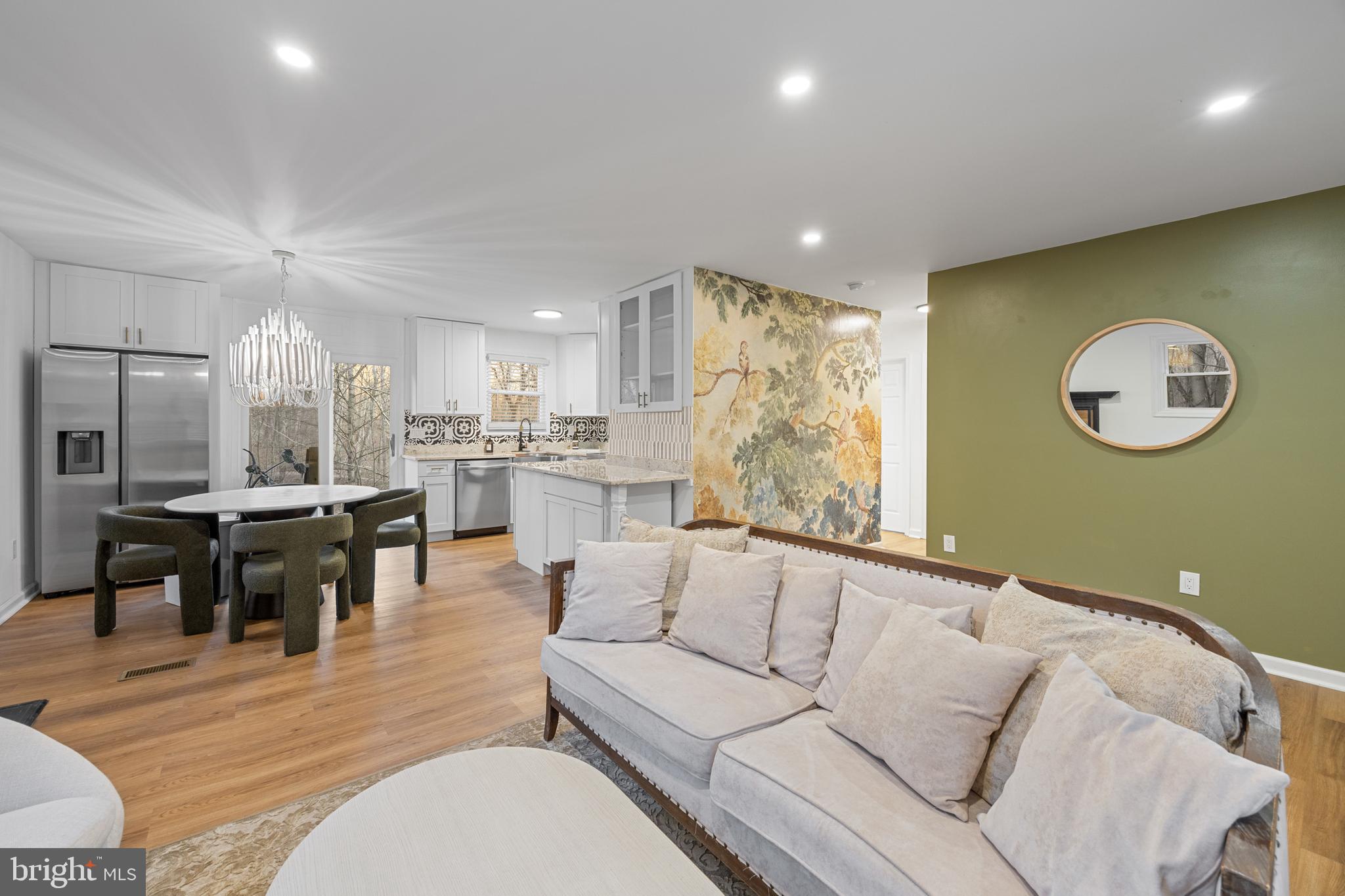 APPLE MT LAKE WEST - Residential