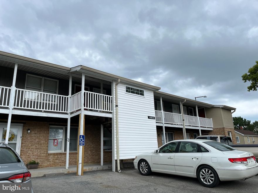 Charming 1 bedroom, 1 bath apartment conveniently located in Ranson within walking distance to all that downtown has to offer! Close to Charles Town Races, Jefferson Medical Center and commuter routes. Trash is included in rent, tenant will pay all other utilities. Off street parking and coin operated laundry on site. No smoking and no pets!